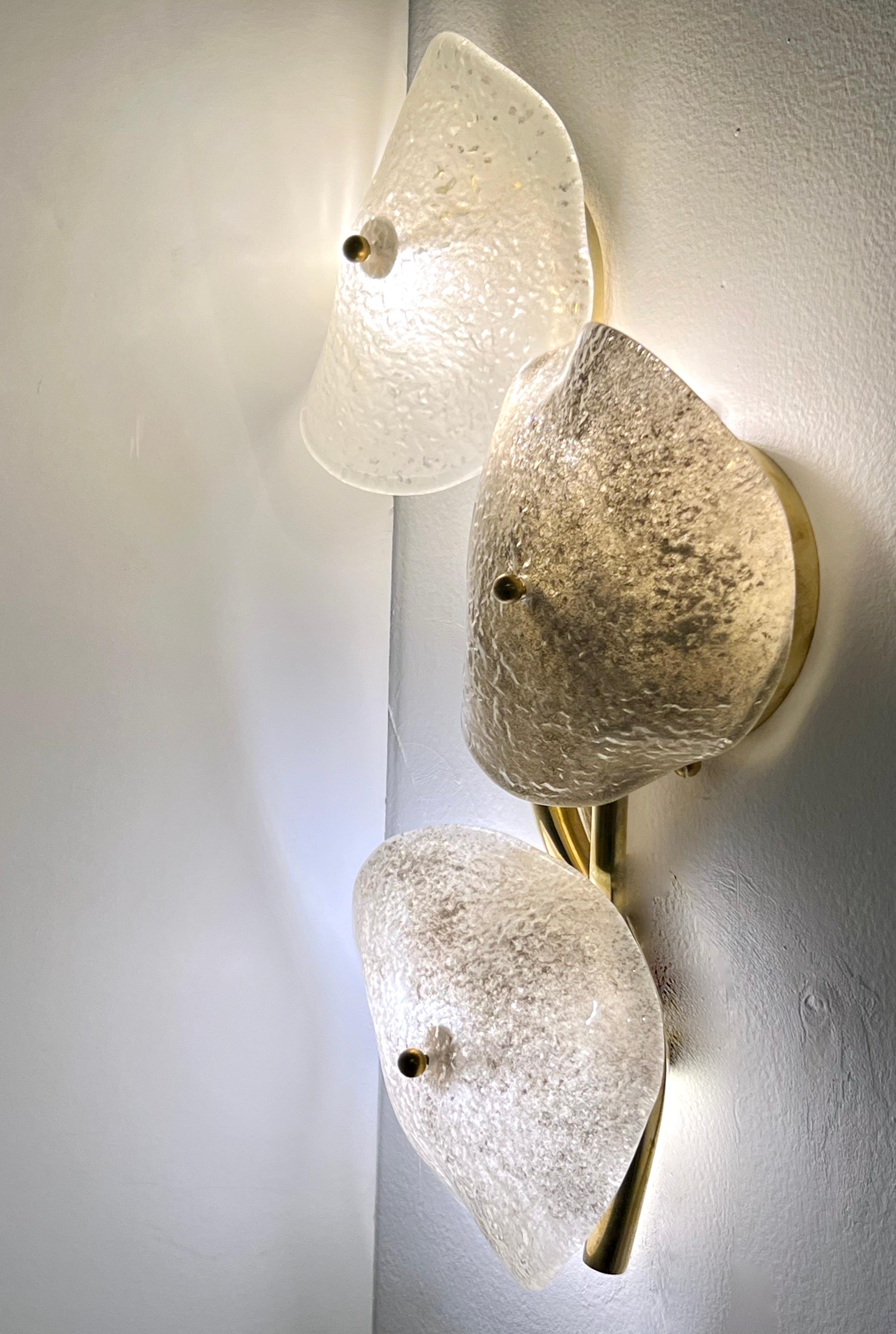 Lampada da parete modernista in vetro di Murano grigio bianco chiaro beige a 3 foglie Branch in vendita 3