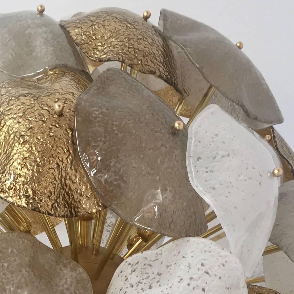 Modernist Italian Murano Glass Silver White 24-Carat Gold Leaf Round Chandelier In New Condition For Sale In New York, NY
