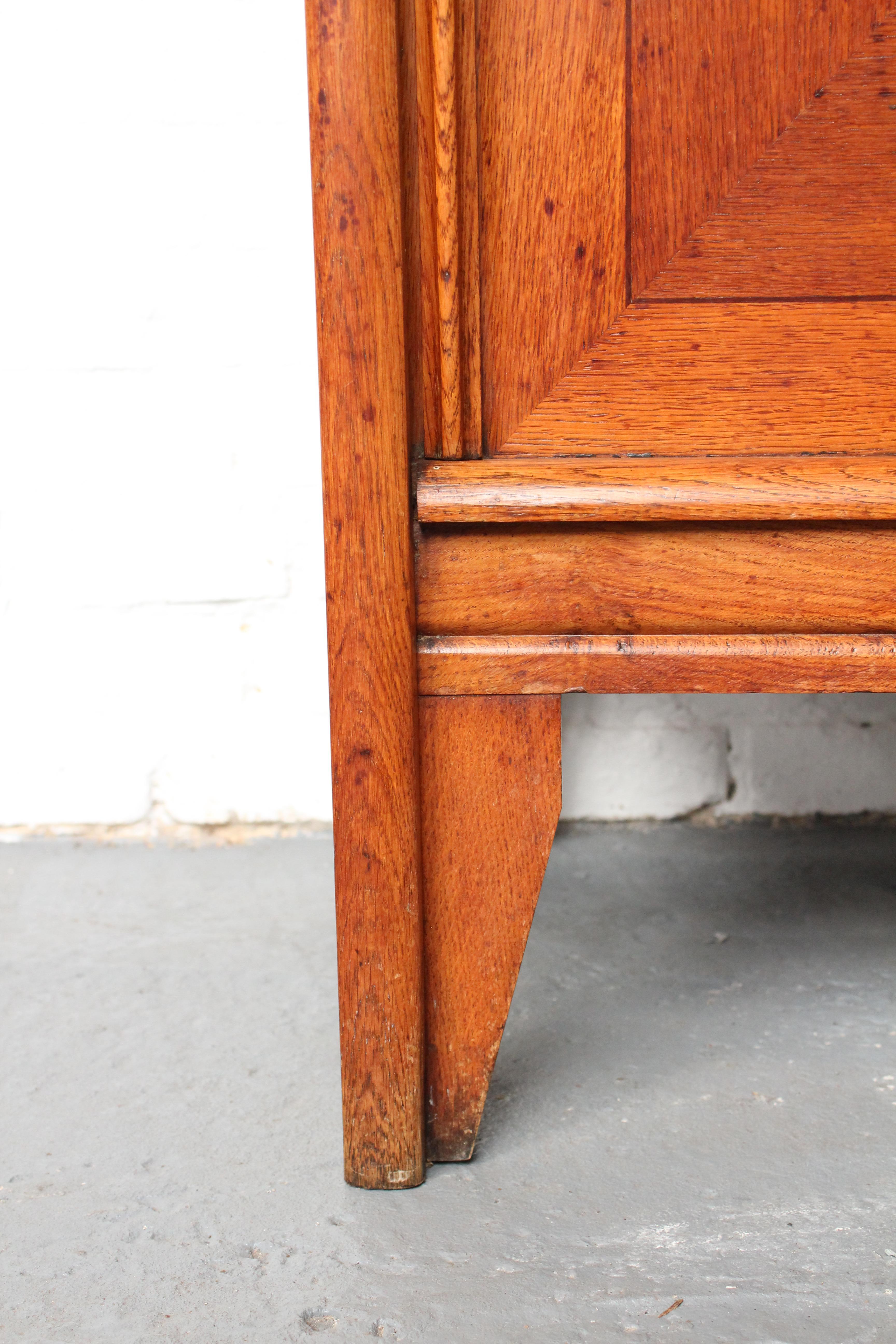 Modernistisches italienisches Sideboard (Italienisch) im Angebot