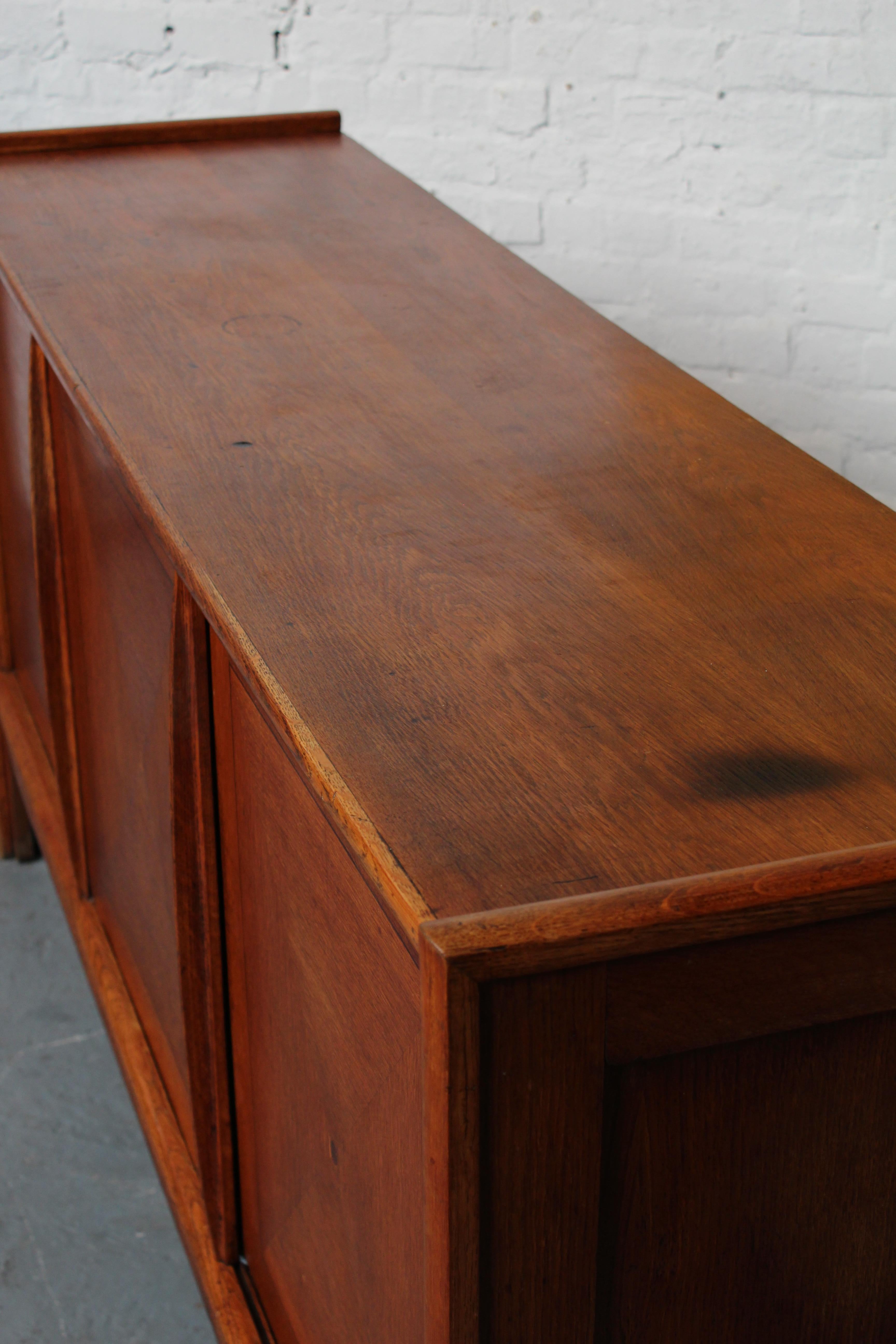 Modernistisches italienisches Sideboard im Angebot 2