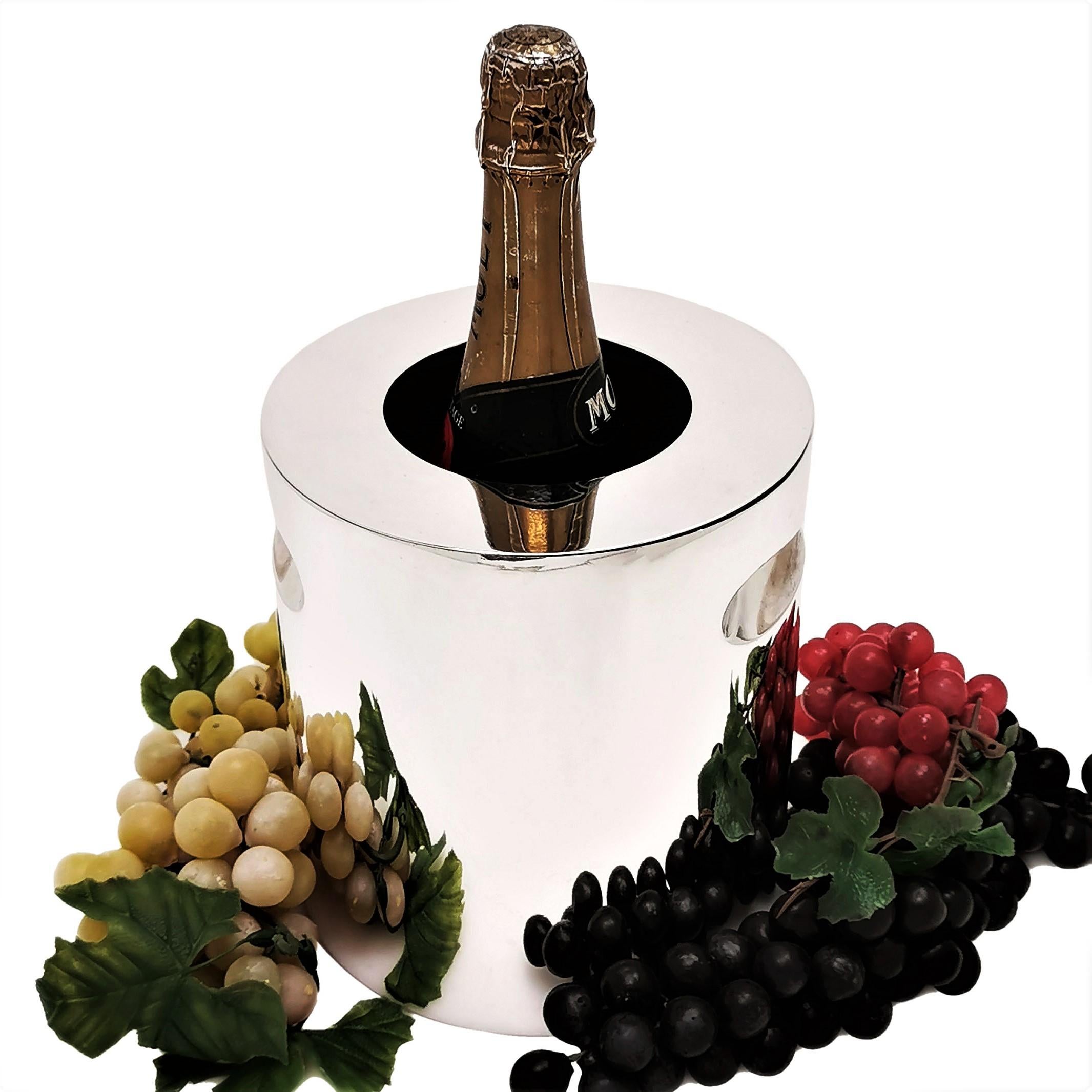 An elegant modernist mid century Italian solid silver champagne cooler with a removable fitted lid. The Wine Cooler has an understated straight sided design enhanced by simple everted handles in two sides. The simple design is elevated by the highly
