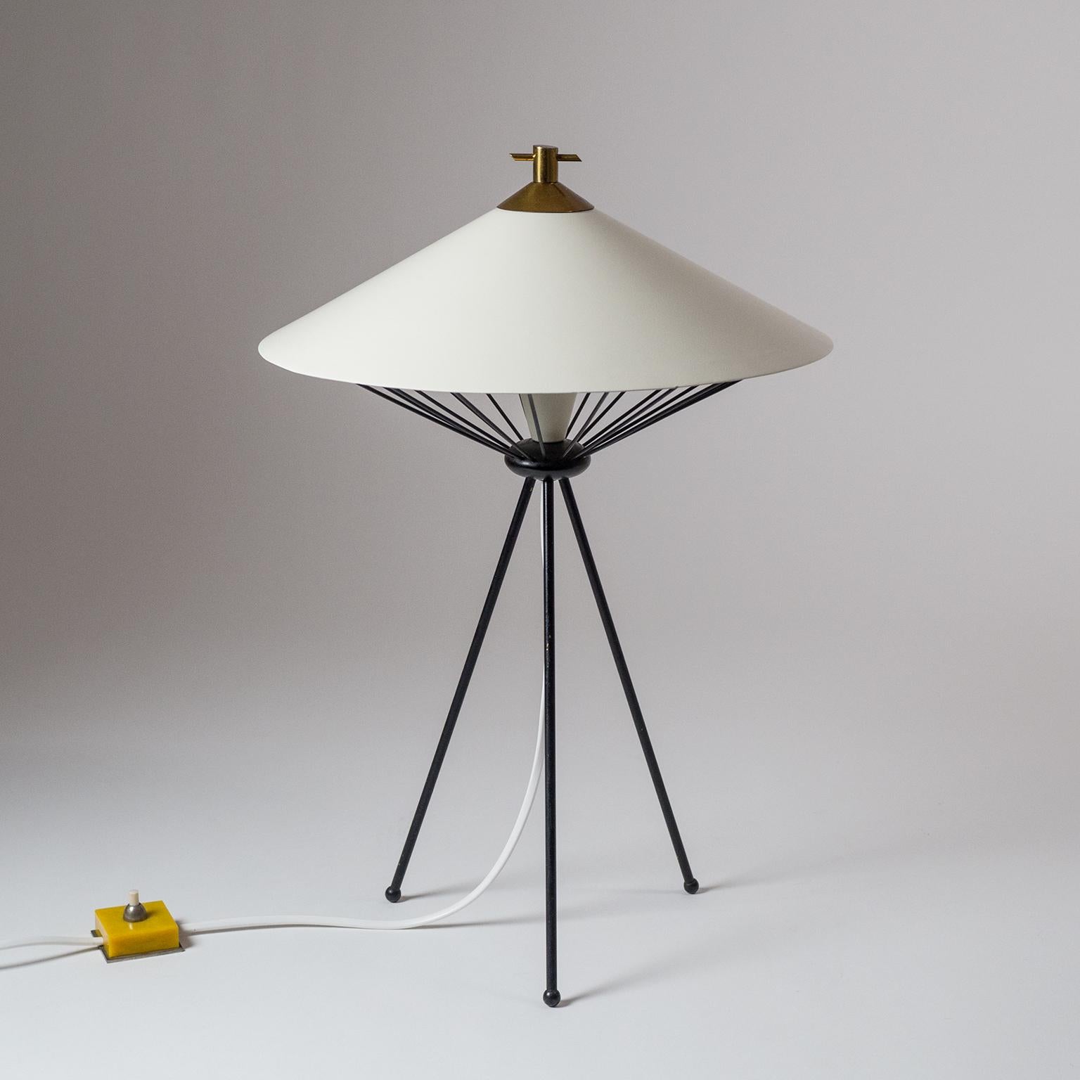 Modernist Italian Tripod Table Lamp, 1950s (Messing)