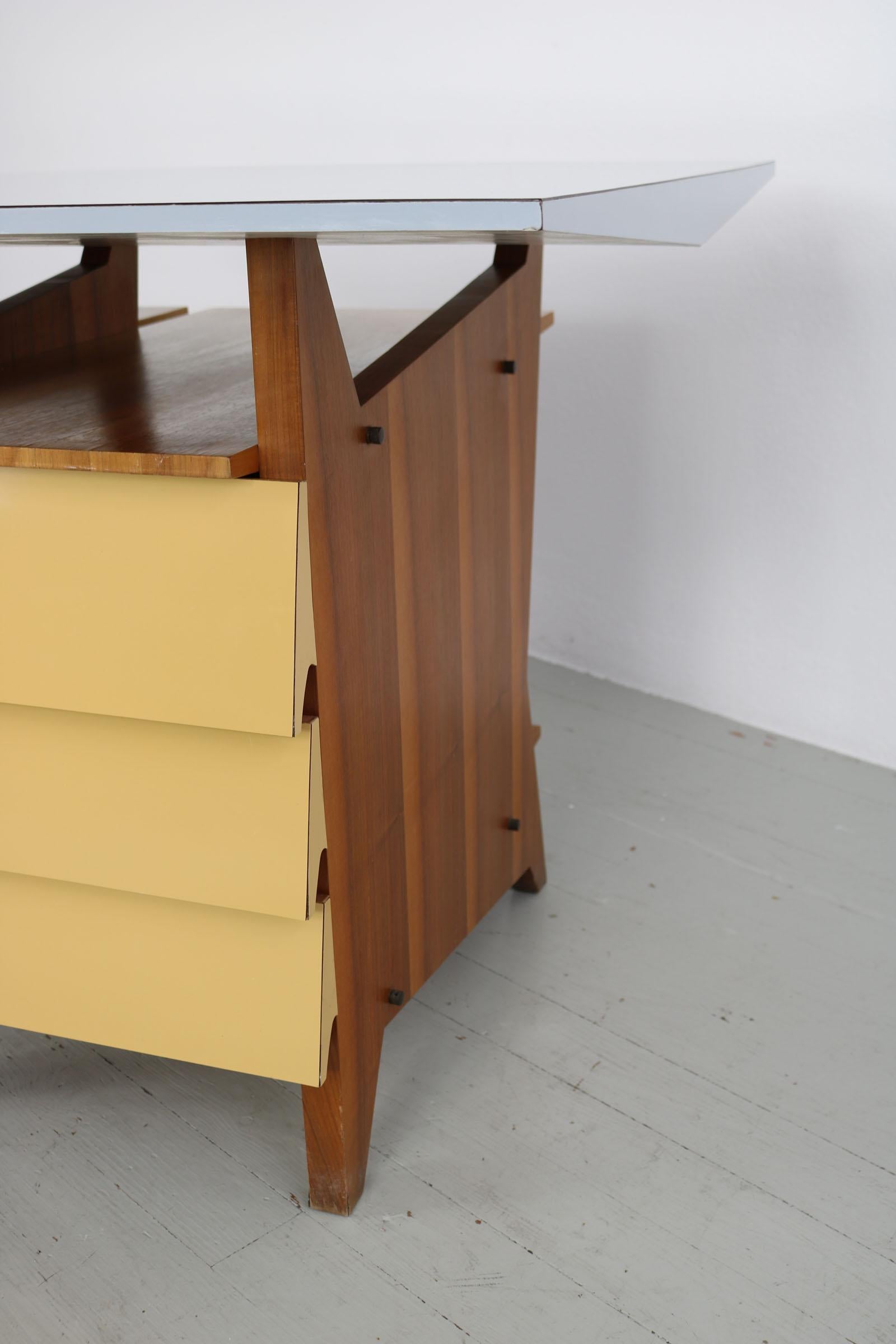 Modernist Italien writing desk with drawers and light blue Formica table top.  For Sale 6