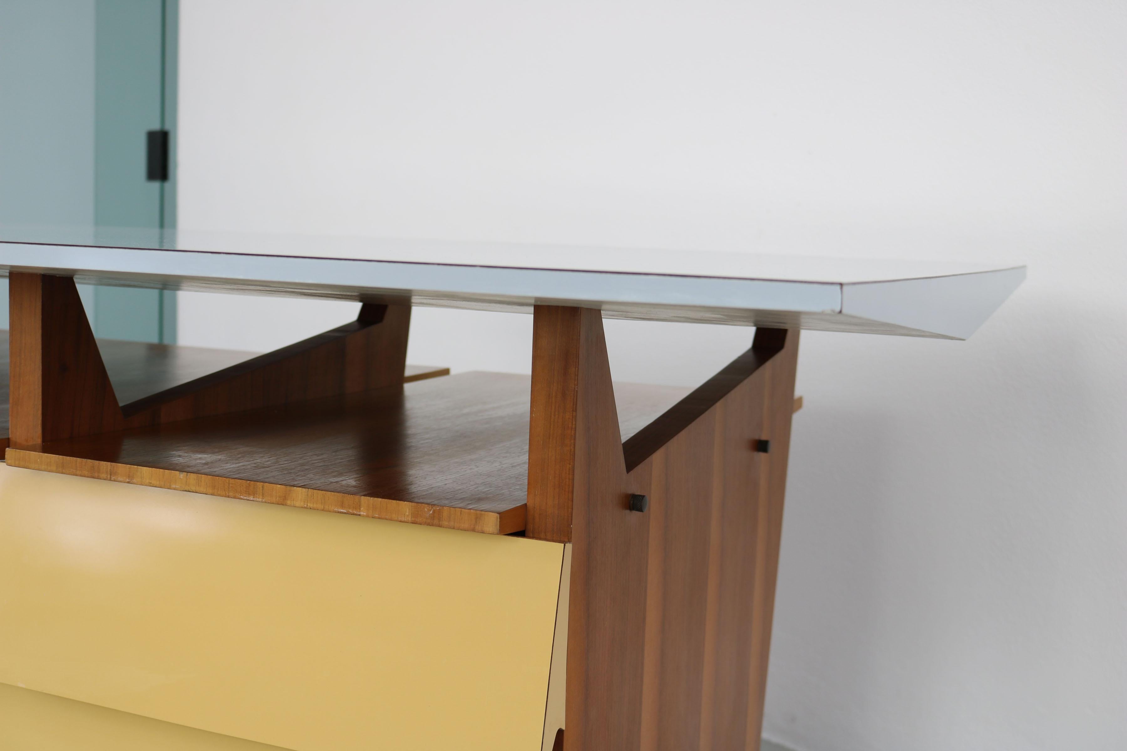 Modernist Italien writing desk with drawers and light blue Formica table top.  For Sale 8