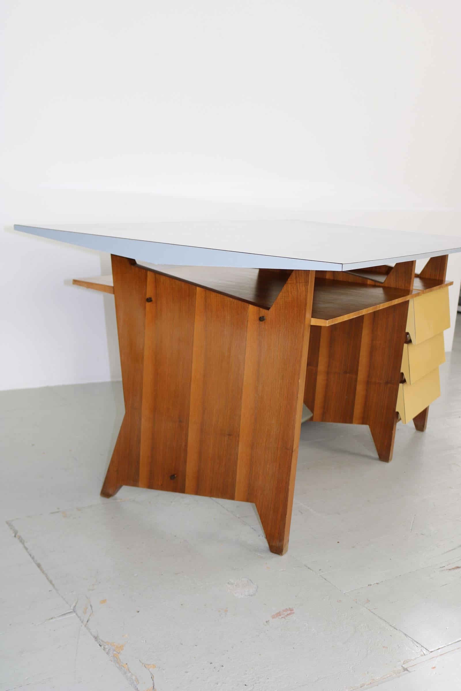Modernist Italien writing desk with drawers and light blue Formica table top.  For Sale 11