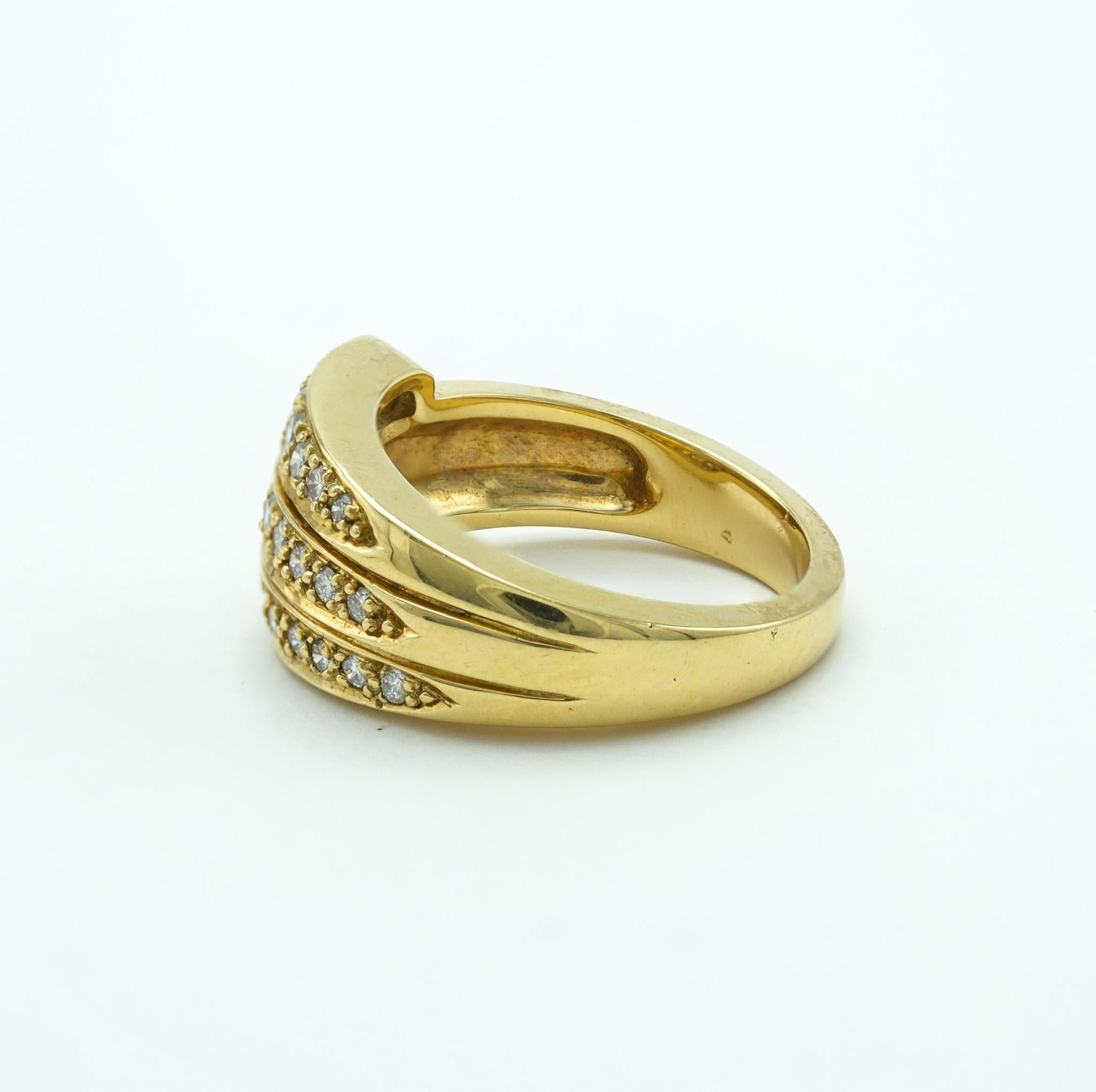 This 18 karat yellow gold band ring is a distinctive creation by the esteemed designer Jabel, known for their innovation and high quality designs.

Showcasing a modernist aesthetic, the ring features 3 rows, each adorned with 7 round G-H VS2-SI1
