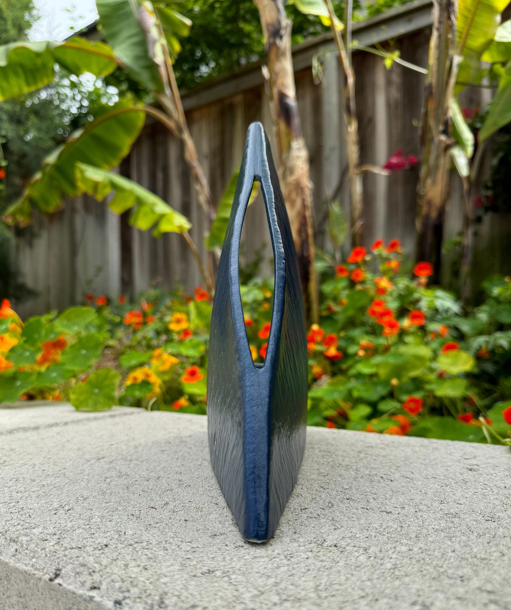Modernist Japanese Blue Pyramid Ikebana Vase, Japan, 20th Century 3