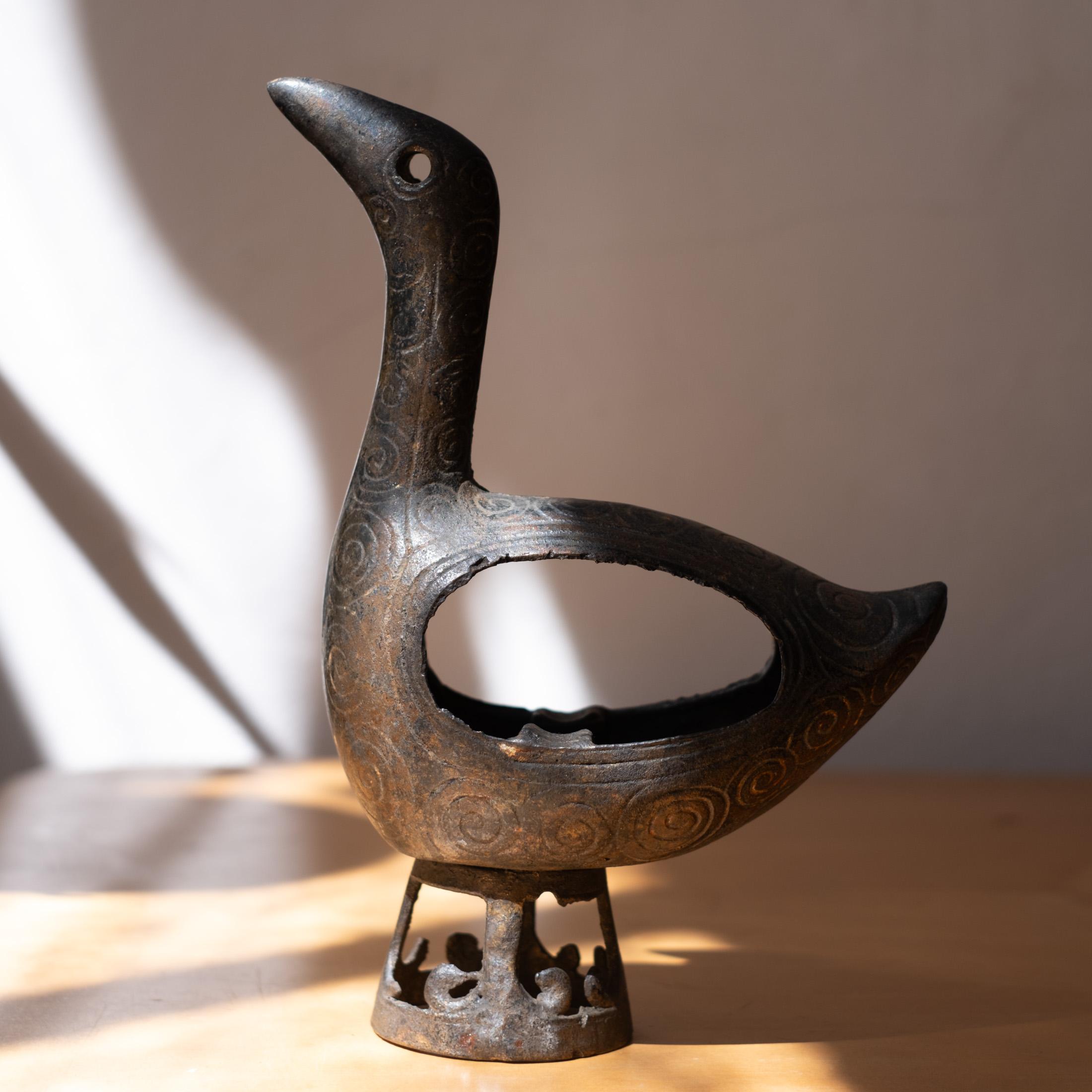 Modernistische japanische Vogelskulptur aus Gusseisen, 1950er Jahre im Zustand „Gut“ im Angebot in San Diego, CA