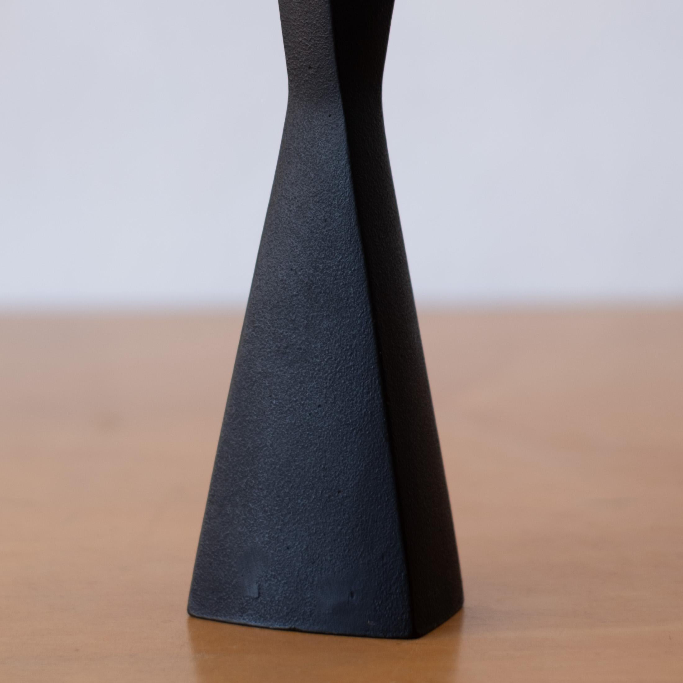Vase japonais moderniste en fonte, années 1960 en vente 4