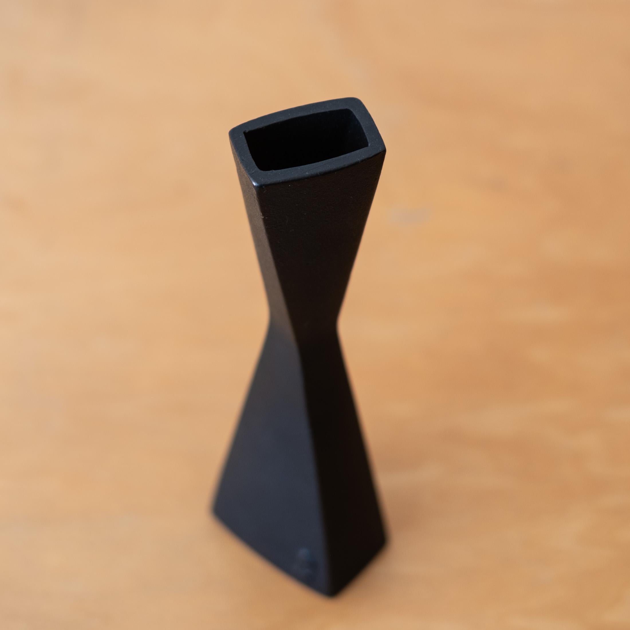 Mid-Century Modern Vase japonais moderniste en fonte, années 1960 en vente