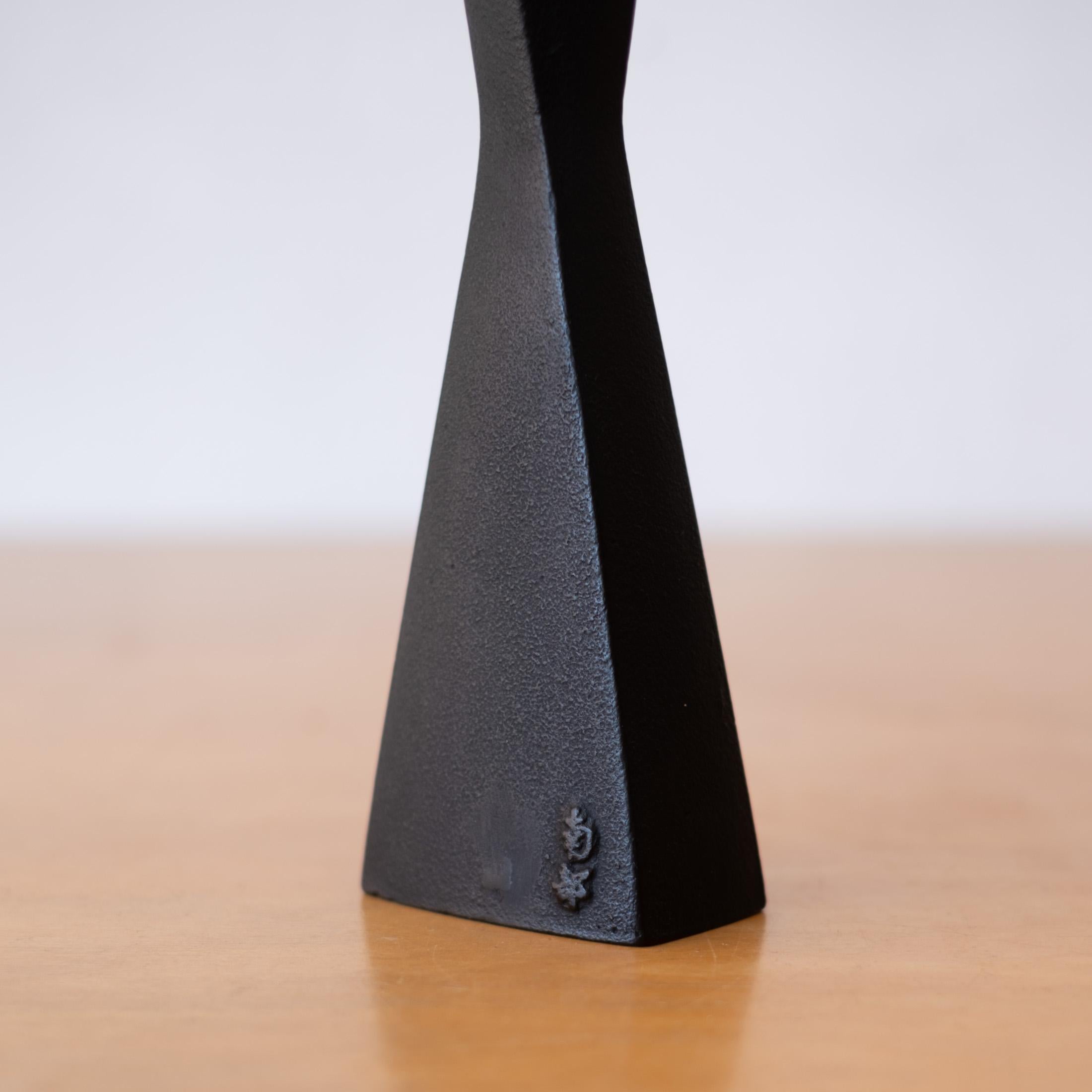 Vase japonais moderniste en fonte, années 1960 en vente 1