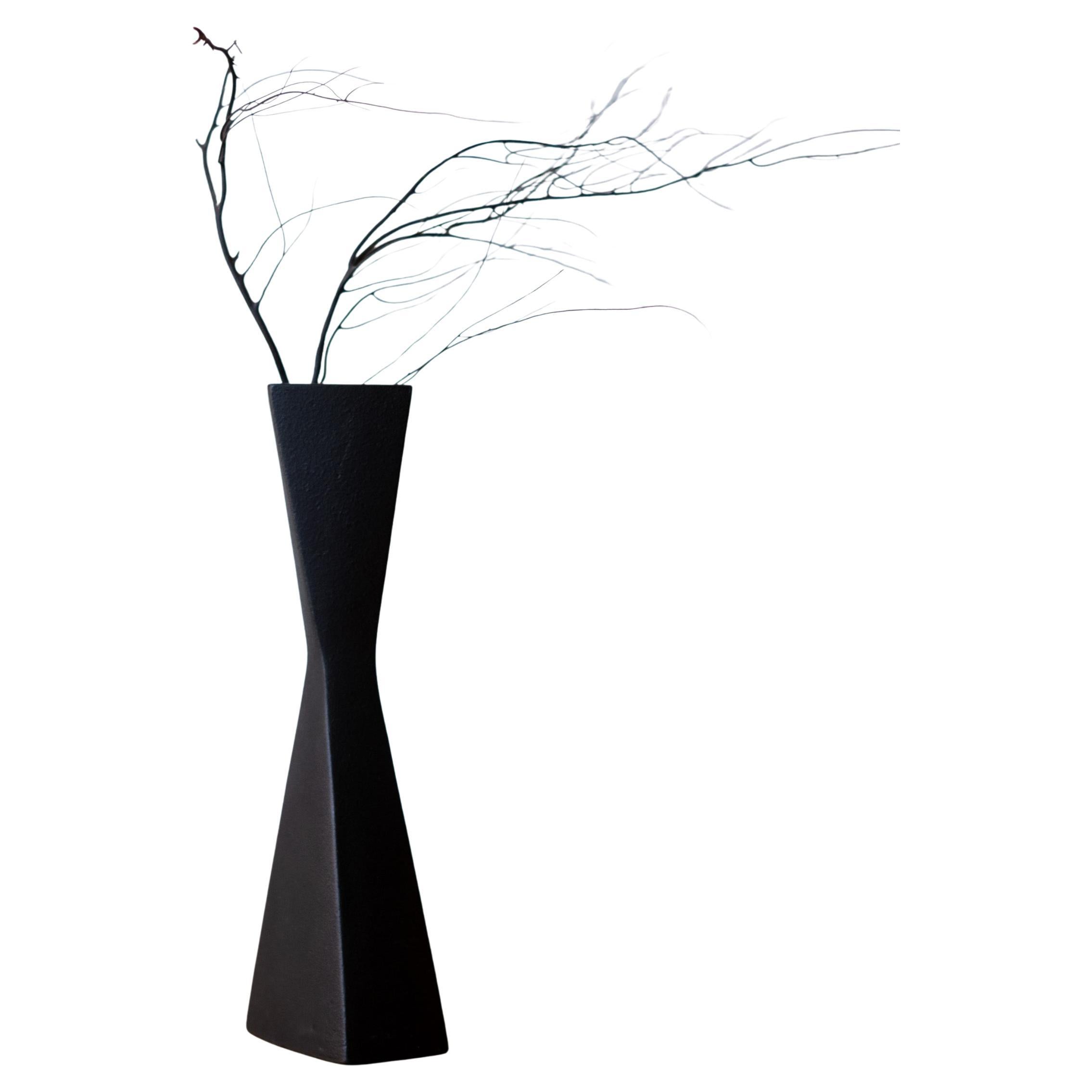 Vase japonais moderniste en fonte, années 1960 en vente
