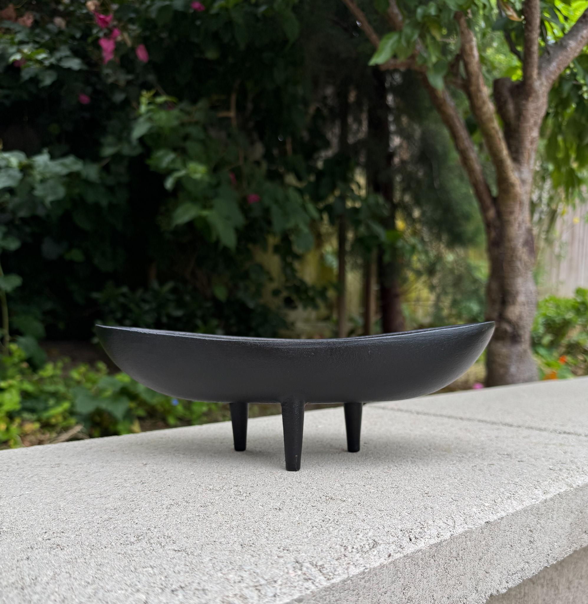 Jardinière Ikebana japonaise moderniste en fer, Japon, c.1955 en vente 3