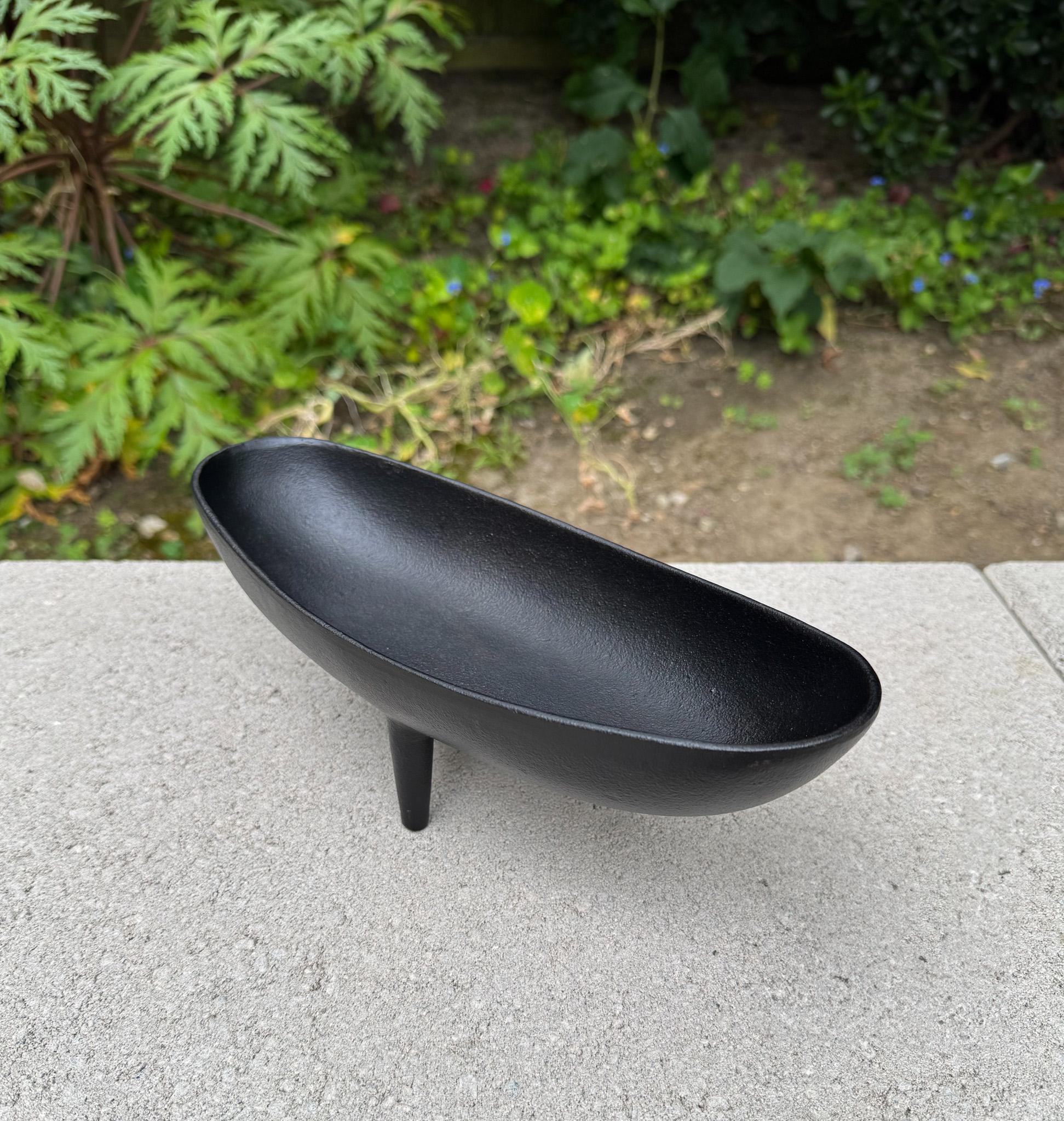 Jardinière Ikebana japonaise moderniste en fer, Japon, c.1955 en vente 9