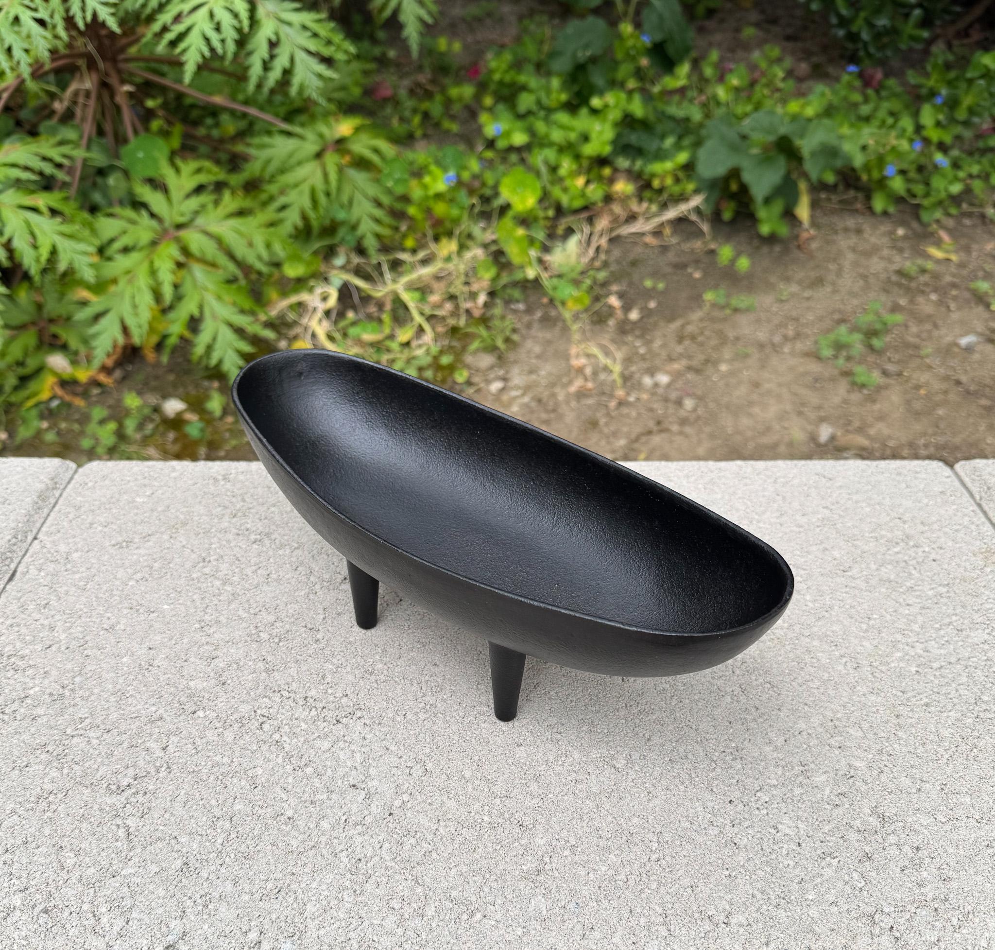 Mid-Century Modern Jardinière Ikebana japonaise moderniste en fer, Japon, c.1955 en vente