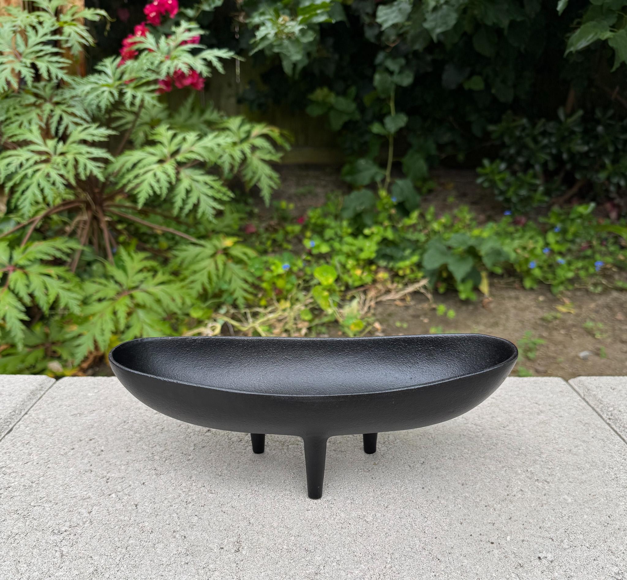 20ième siècle Jardinière Ikebana japonaise moderniste en fer, Japon, c.1955 en vente