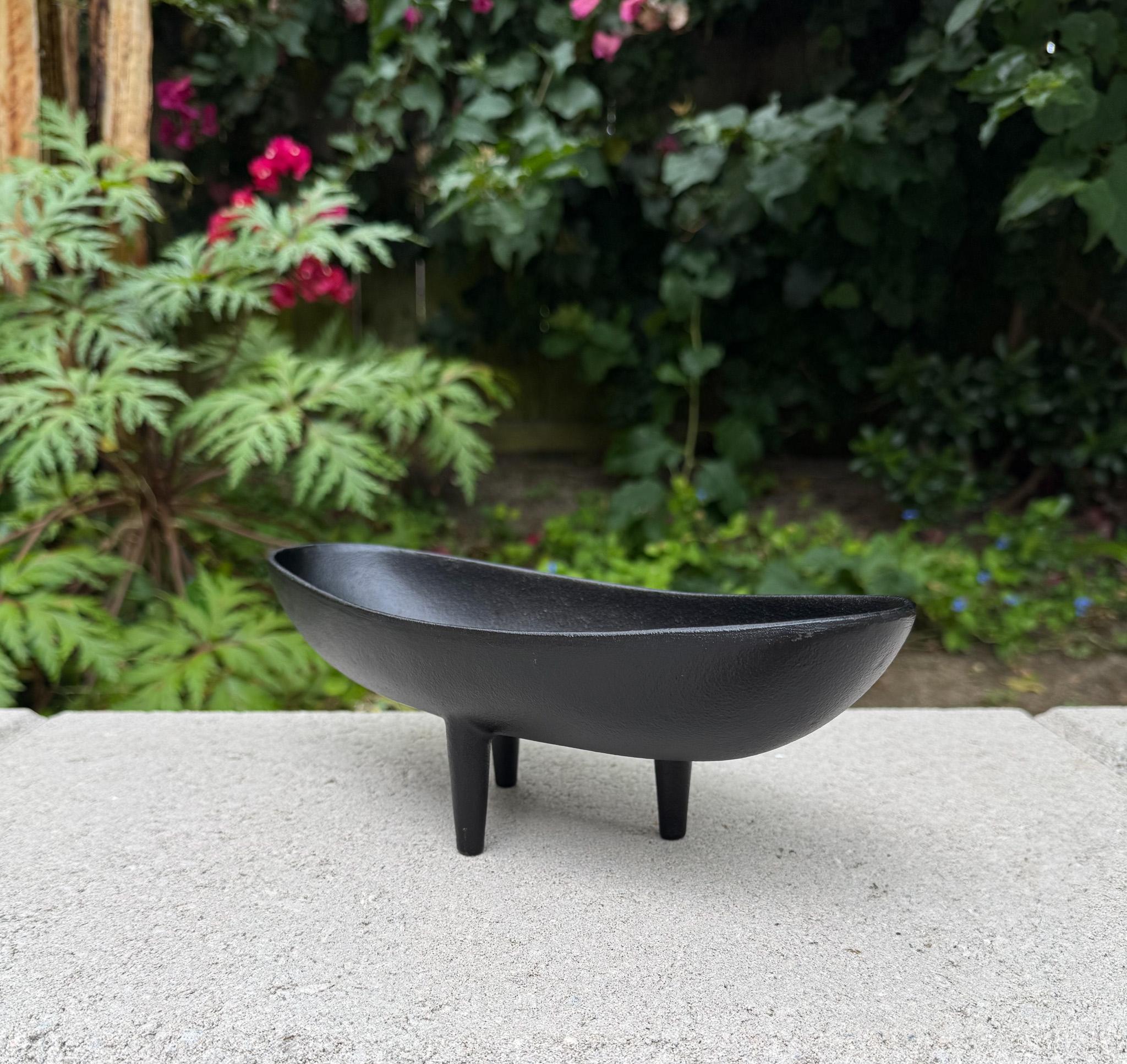Fer Jardinière Ikebana japonaise moderniste en fer, Japon, c.1955 en vente