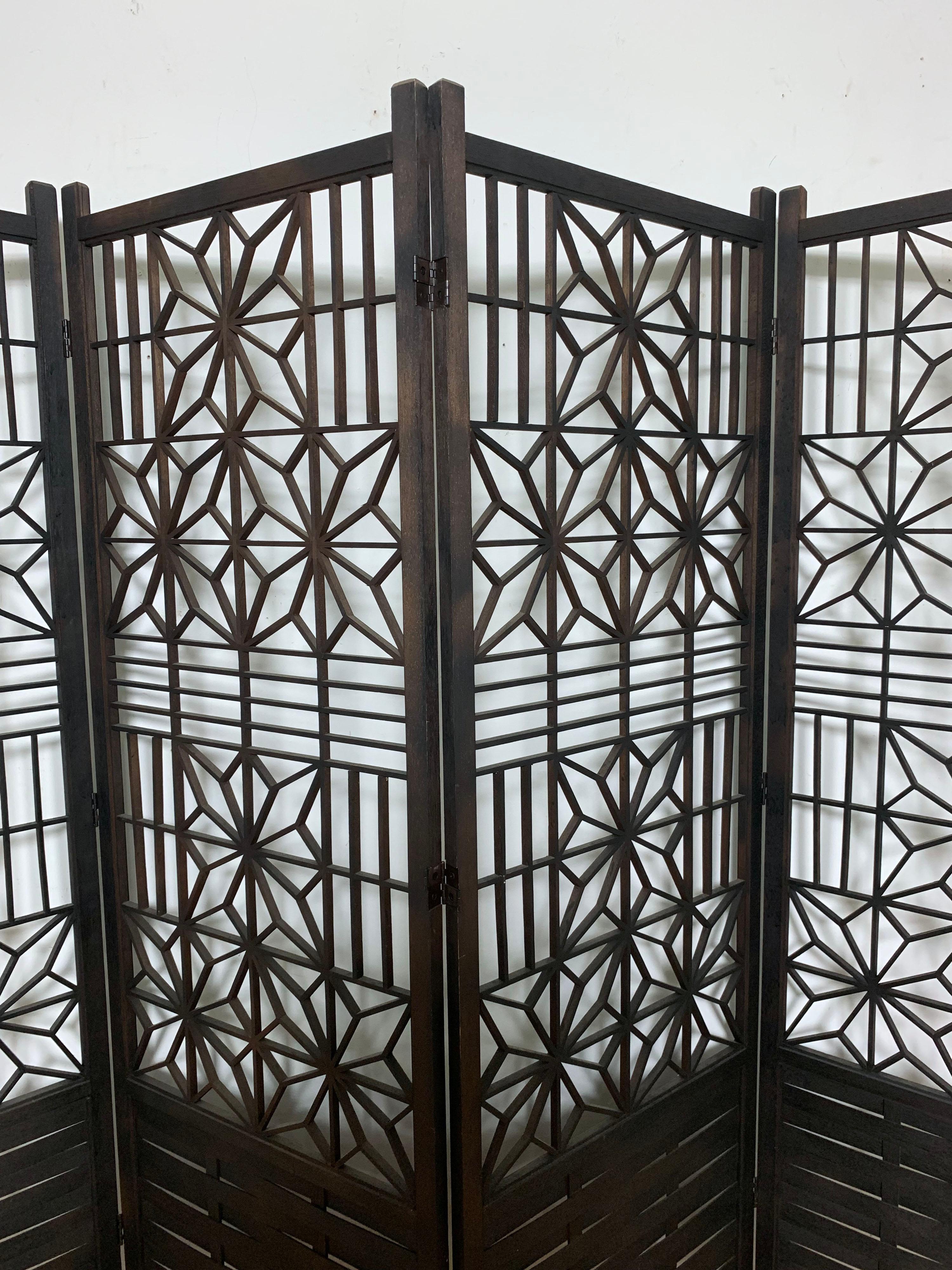 Modernist Japanese Kumiko Screen / Room Divider, Cira 1950s In Good Condition In Peabody, MA
