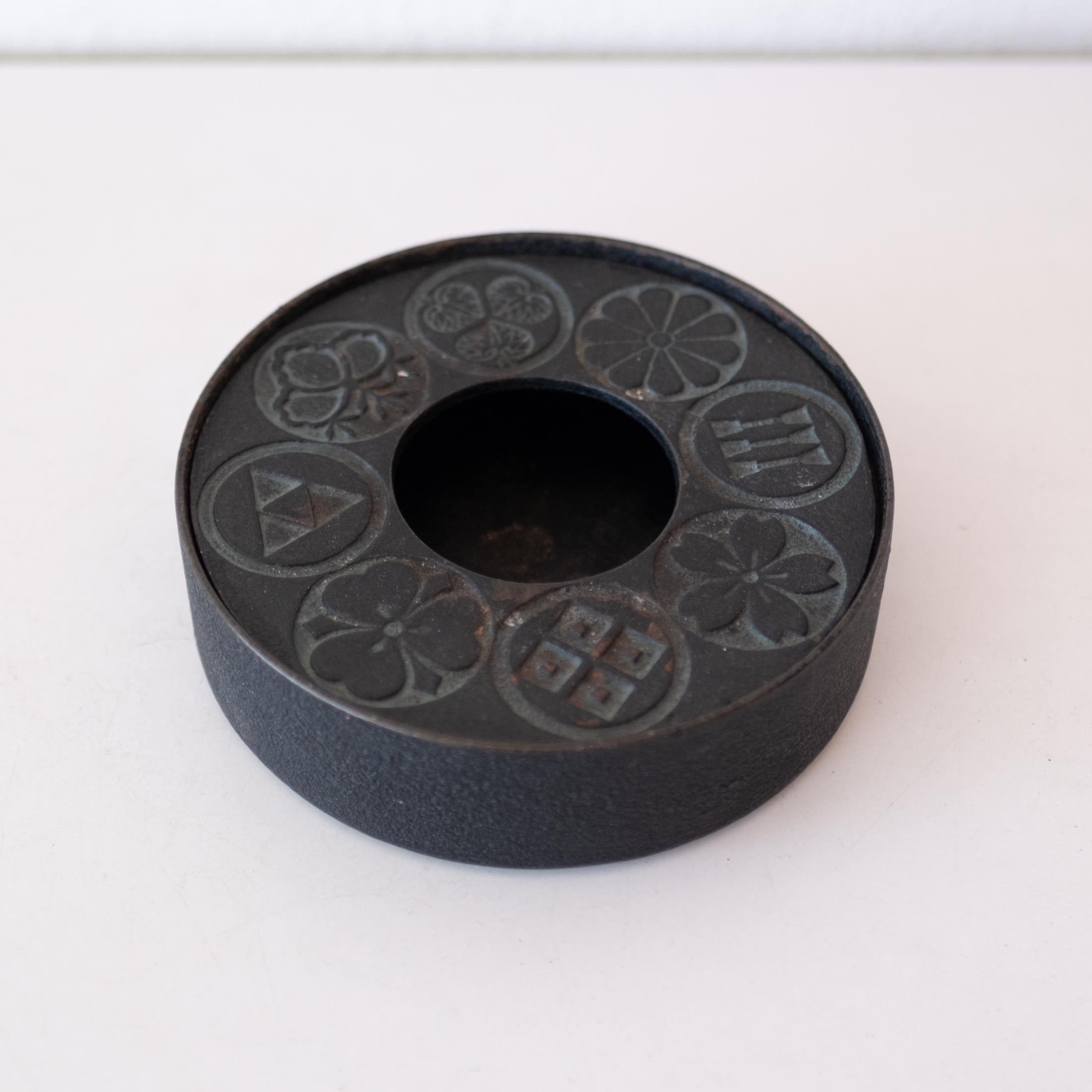Japanese Nambu cast iron incense holder or bowl. Beautiful minimalist iron piece that could be used to hold incense with sand or as a decorative bowl. Made in Japan. 