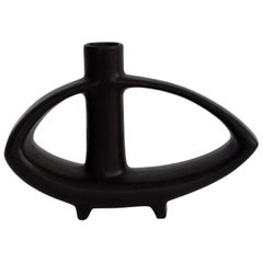 Vase sculptural moderniste japonais Toyo noir mat Ikebana