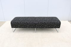 Banco de tres plazas Balance del modernista Jeffrey Bernett para Bernhardt Design