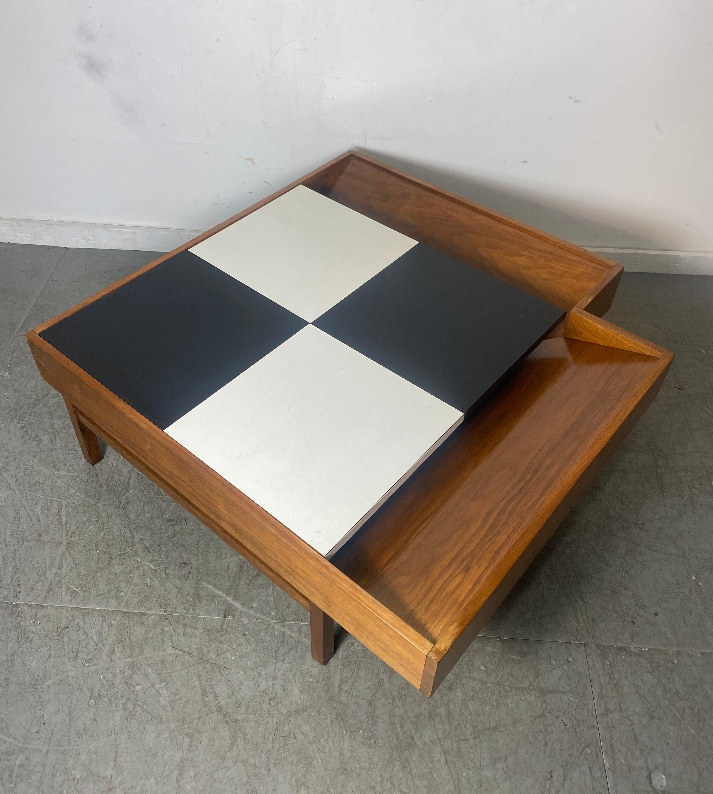 Modernistischer Couchtisch/Schreibtisch aus Schachbrett von John Keal für Brown Saltman (amerikanisch) im Angebot