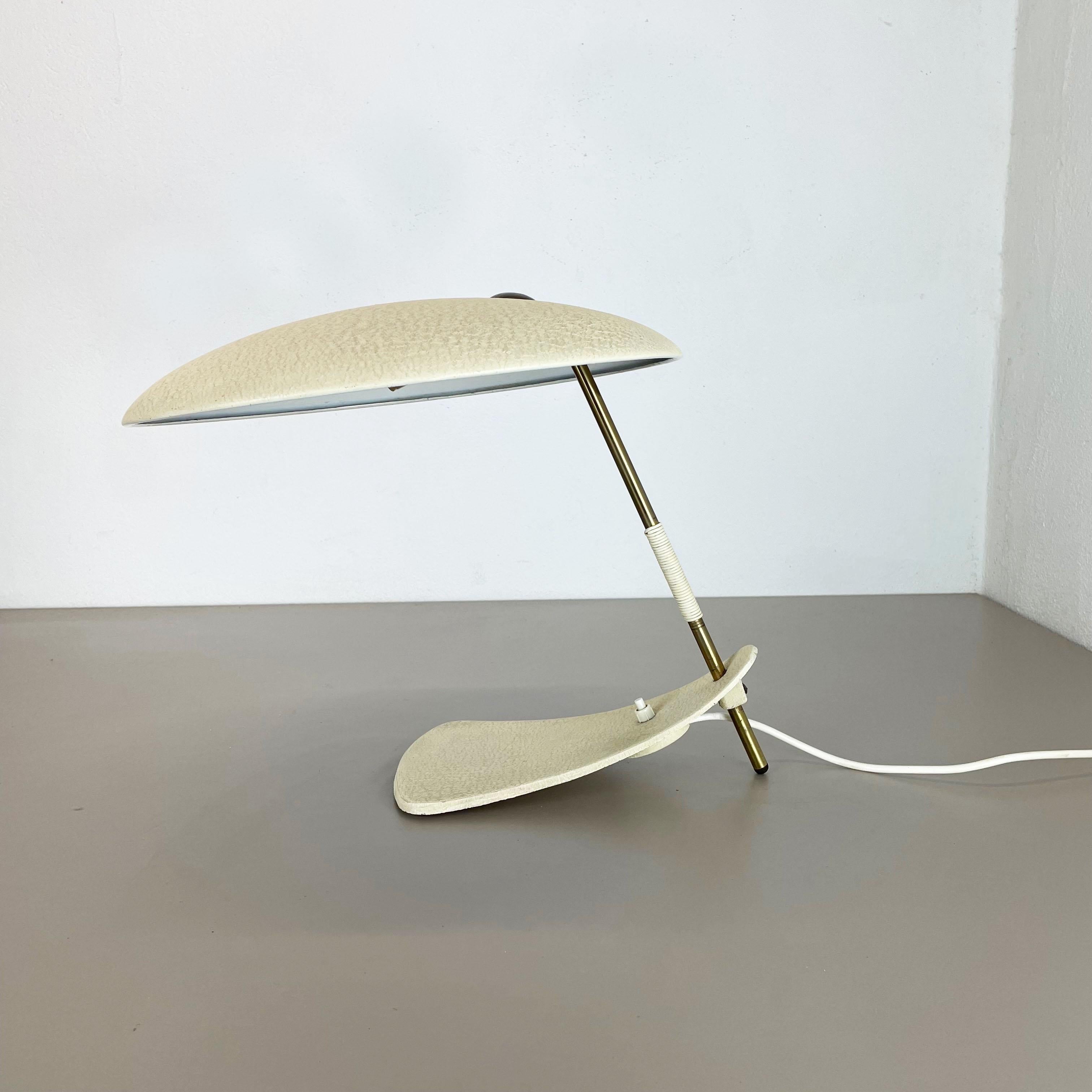 20th Century modernist kalmar sytle Bauhaus beige metal + brass Desk Light, Austria, 1950s For Sale