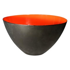 Ciotola modernista Kranit in acciaio nero e smalto rosso, di Herbert Krenchel