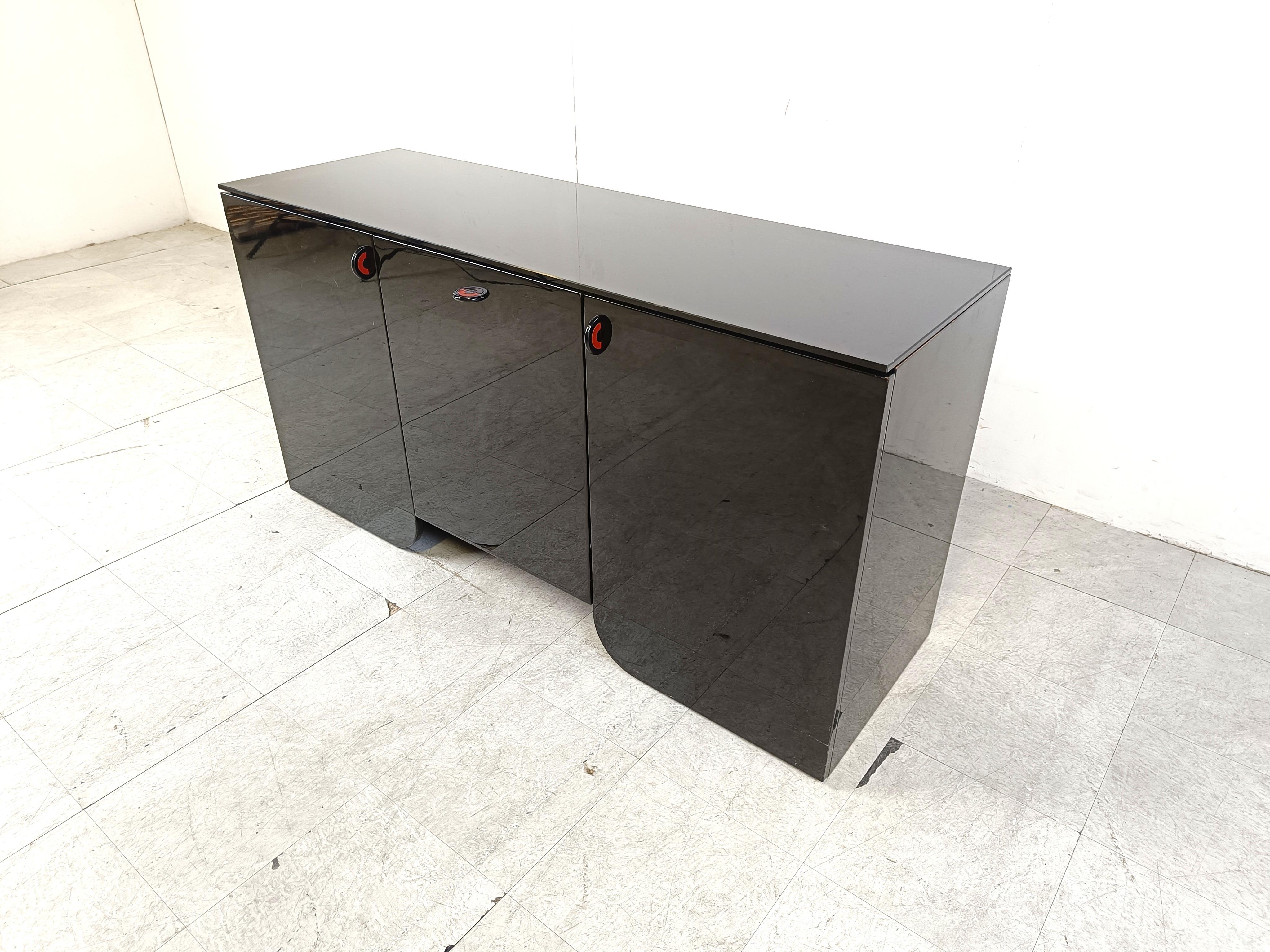 Modernist lacquer sideboard by Luigi Saccardo for Gasparello, 1970s In Good Condition For Sale In HEVERLEE, BE