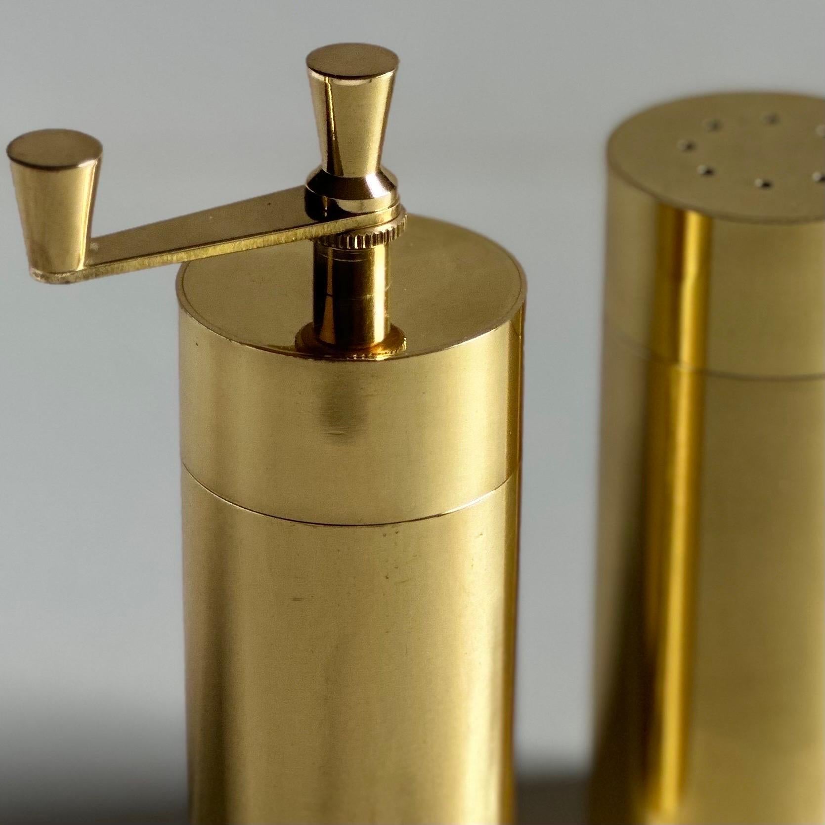 Modernist Lacquered Brass Pepper Mill and Salt Shaker, Italy, Original Box, 1960 For Sale 1