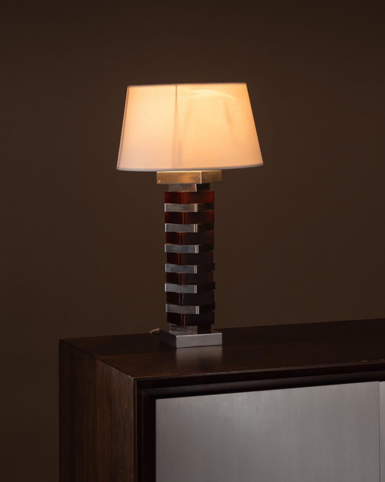 Européen Lampe moderniste en aluminium et résine, 1970 en vente