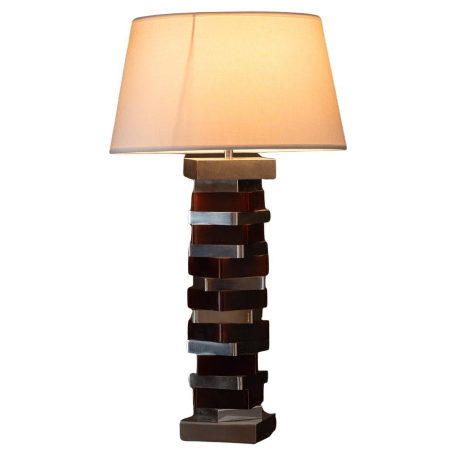 Lampe moderniste en aluminium et résine, 1970 en vente