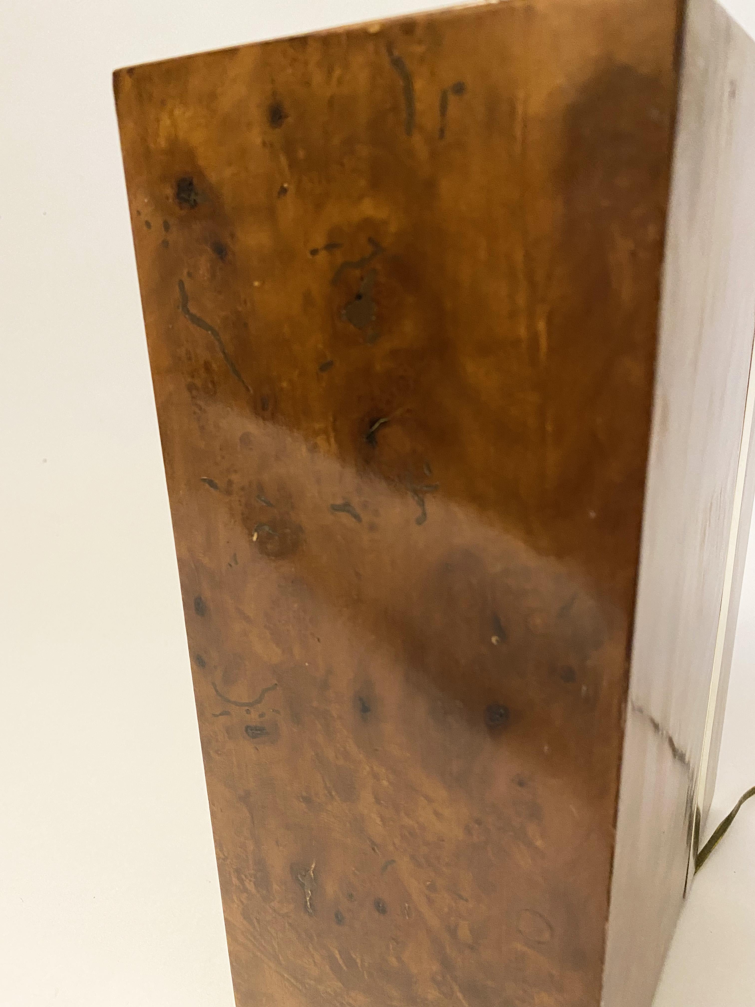 Modernist Lamp in Thuya Burl Wood and Brass, in the Style of Willy Rizzo, 1970s In Good Condition For Sale In Lille, FR