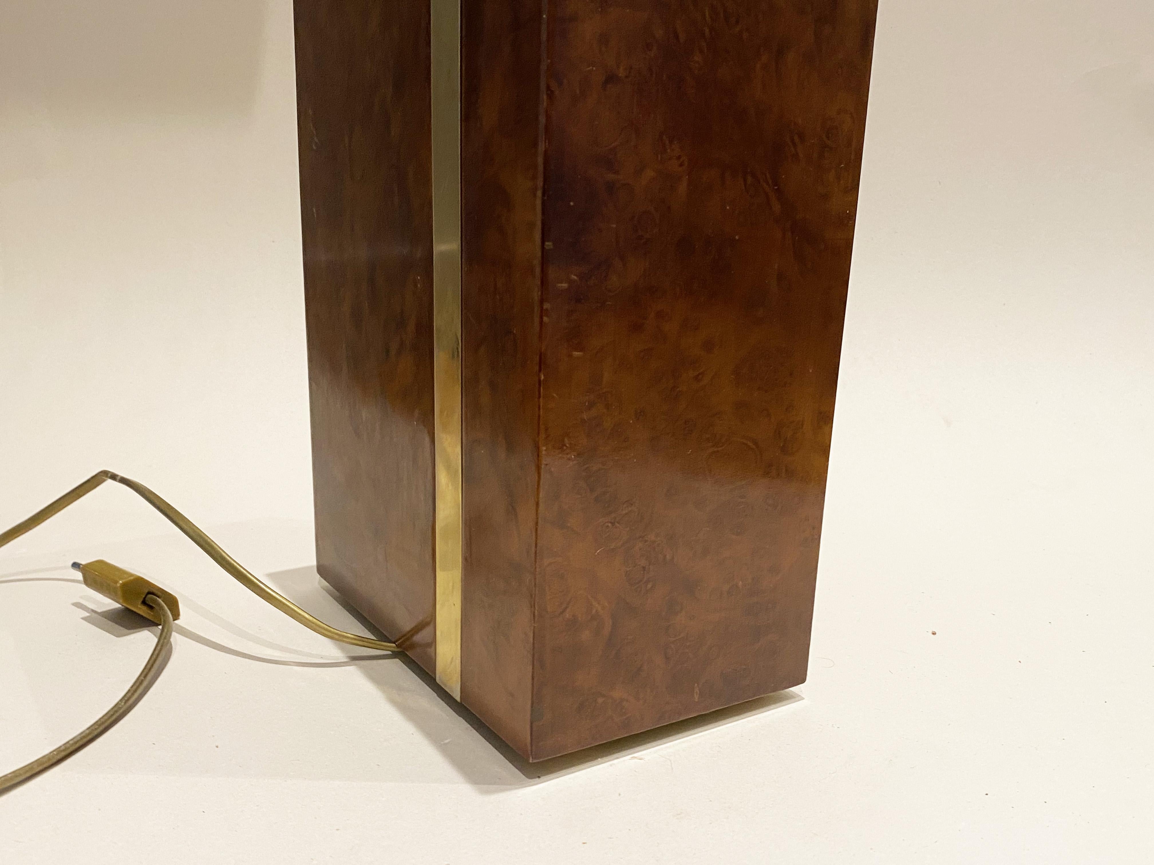Lampe moderniste en bois de ronce de thuya et laiton, dans le style de Willy Rizzo, 1970 Bon état - En vente à Lille, FR
