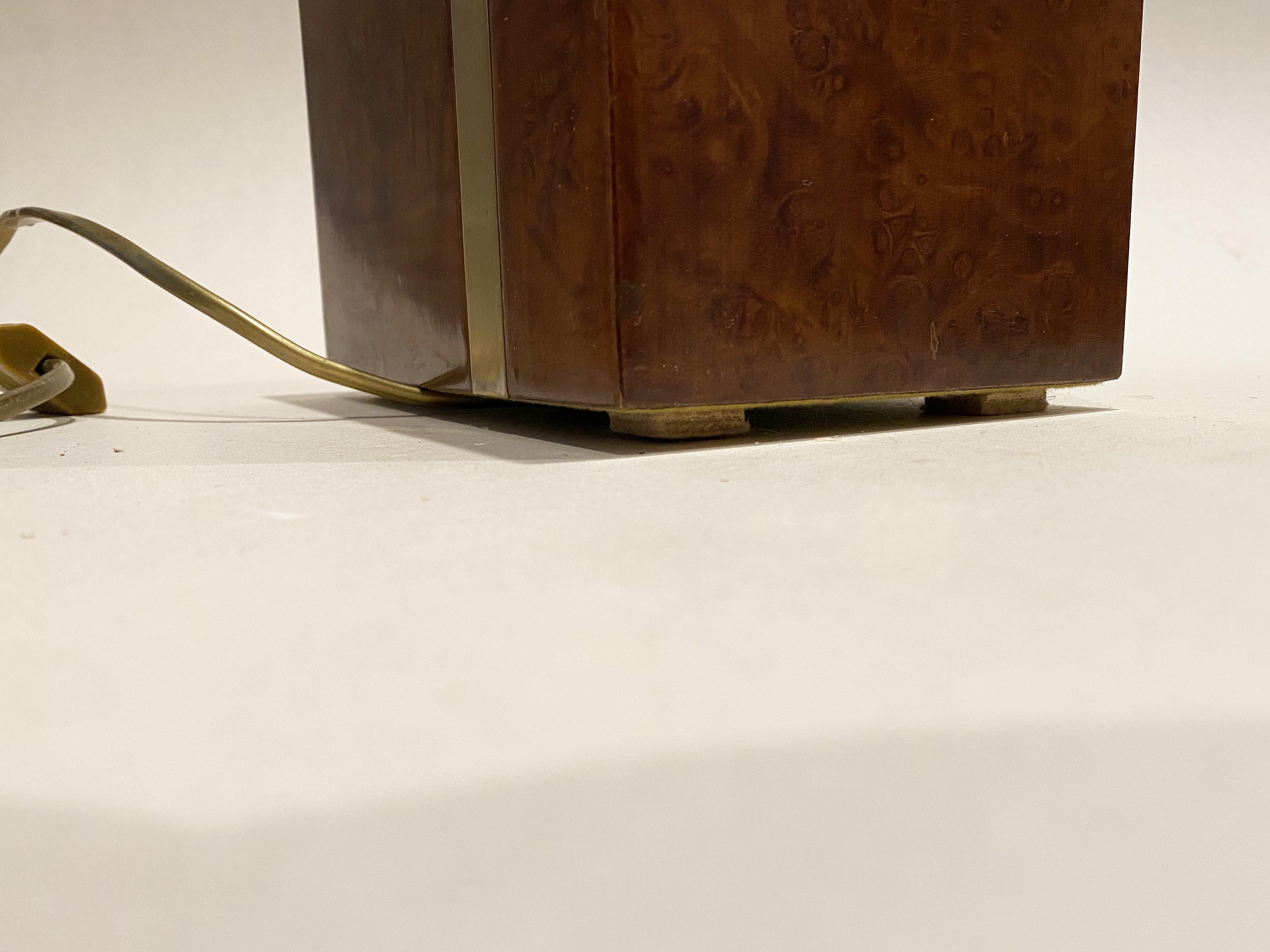 Fin du 20e siècle Lampe moderniste en bois de ronce de thuya et laiton, dans le style de Willy Rizzo, 1970 en vente