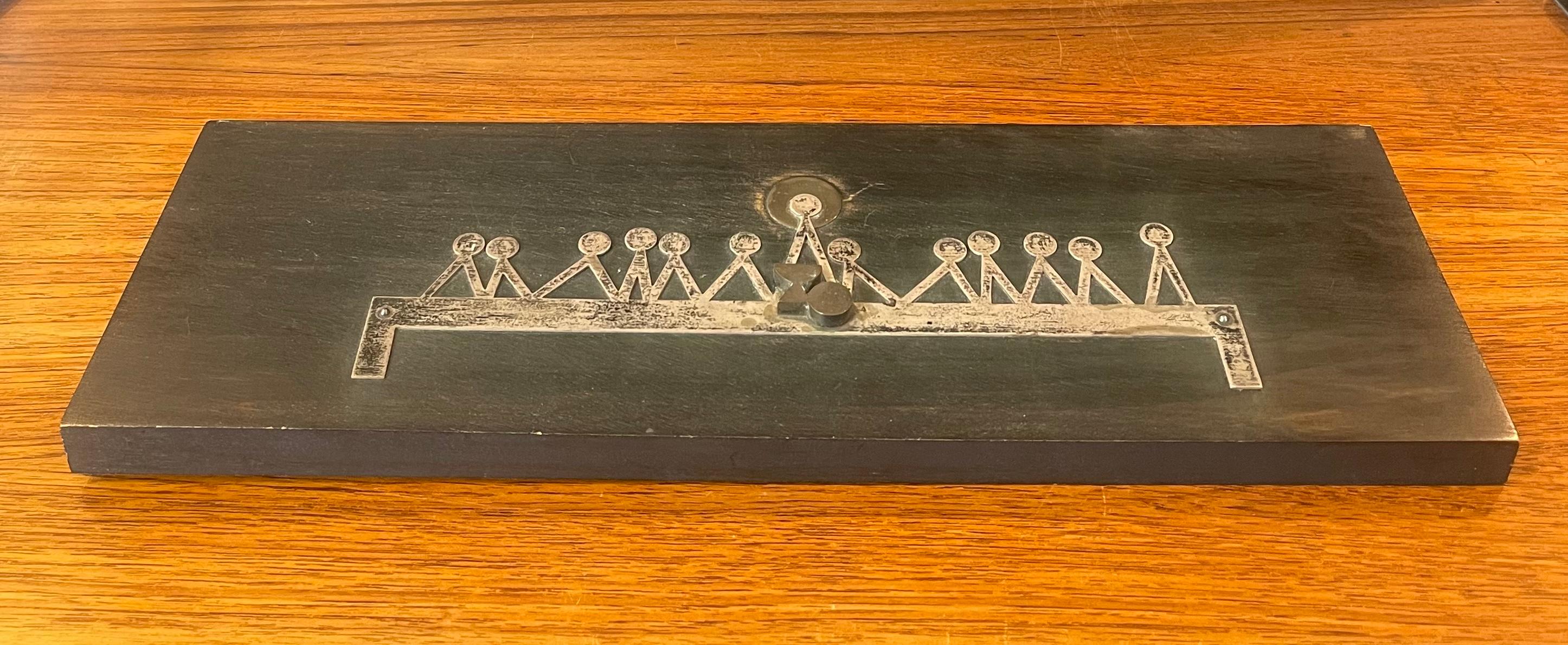 Modernistische Wandskulptur „Der letzte Supper“ von Talleres Monastico, Benediktinermönche (Holz) im Angebot