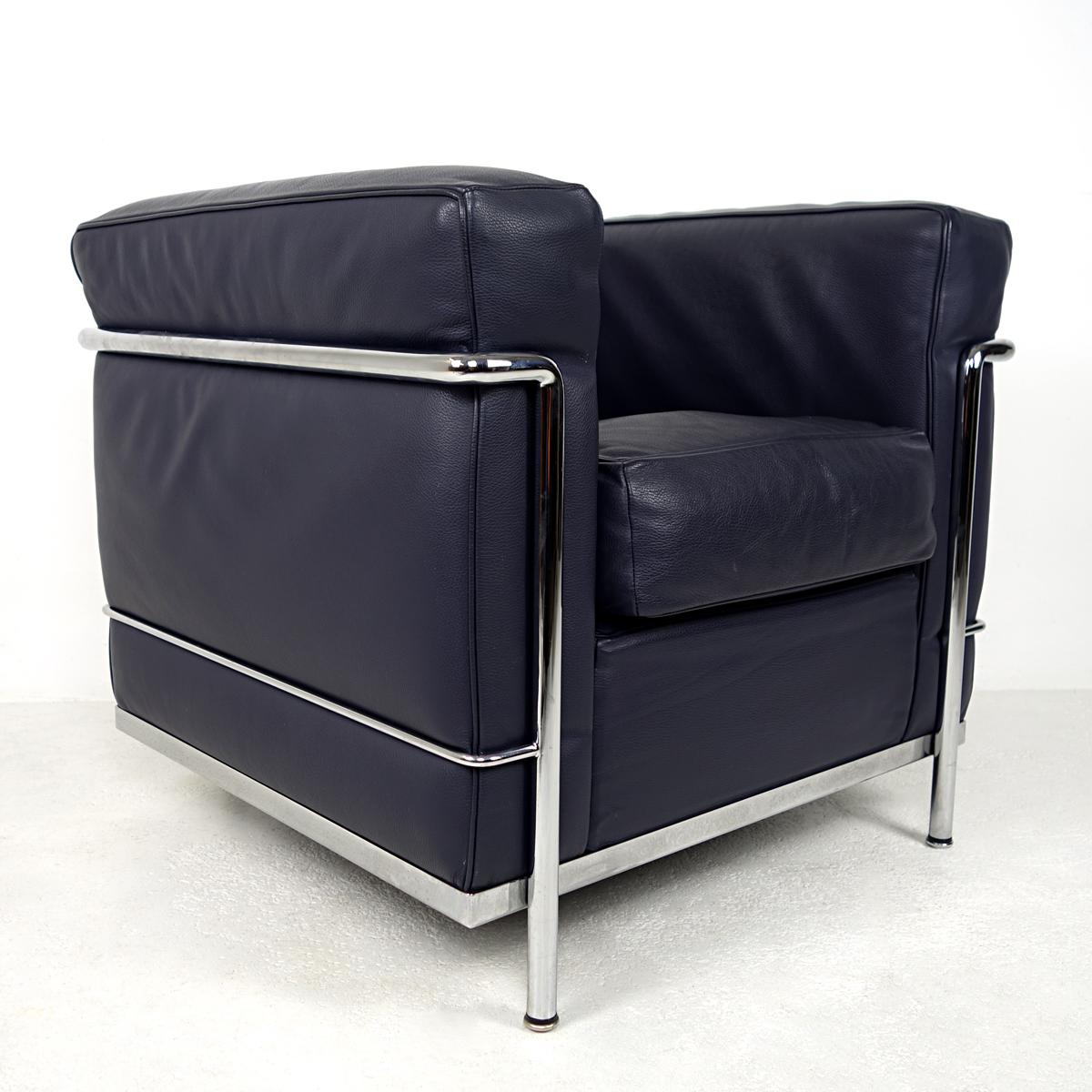 Modernistischer Sessel LC2 Easy Chair von Le Corbusier und Charlotte Perriand für Cassina im Angebot 1