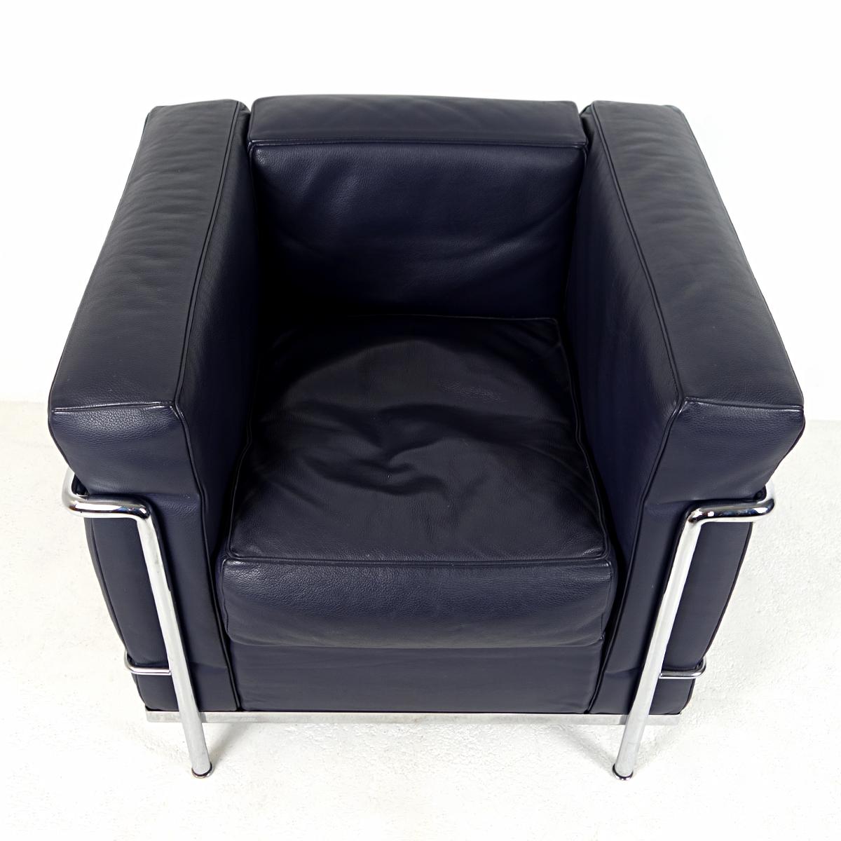 Modernist LC2 Easy Chair by Le Corbusier and Charlotte Perriand for Cassina For Sale 3