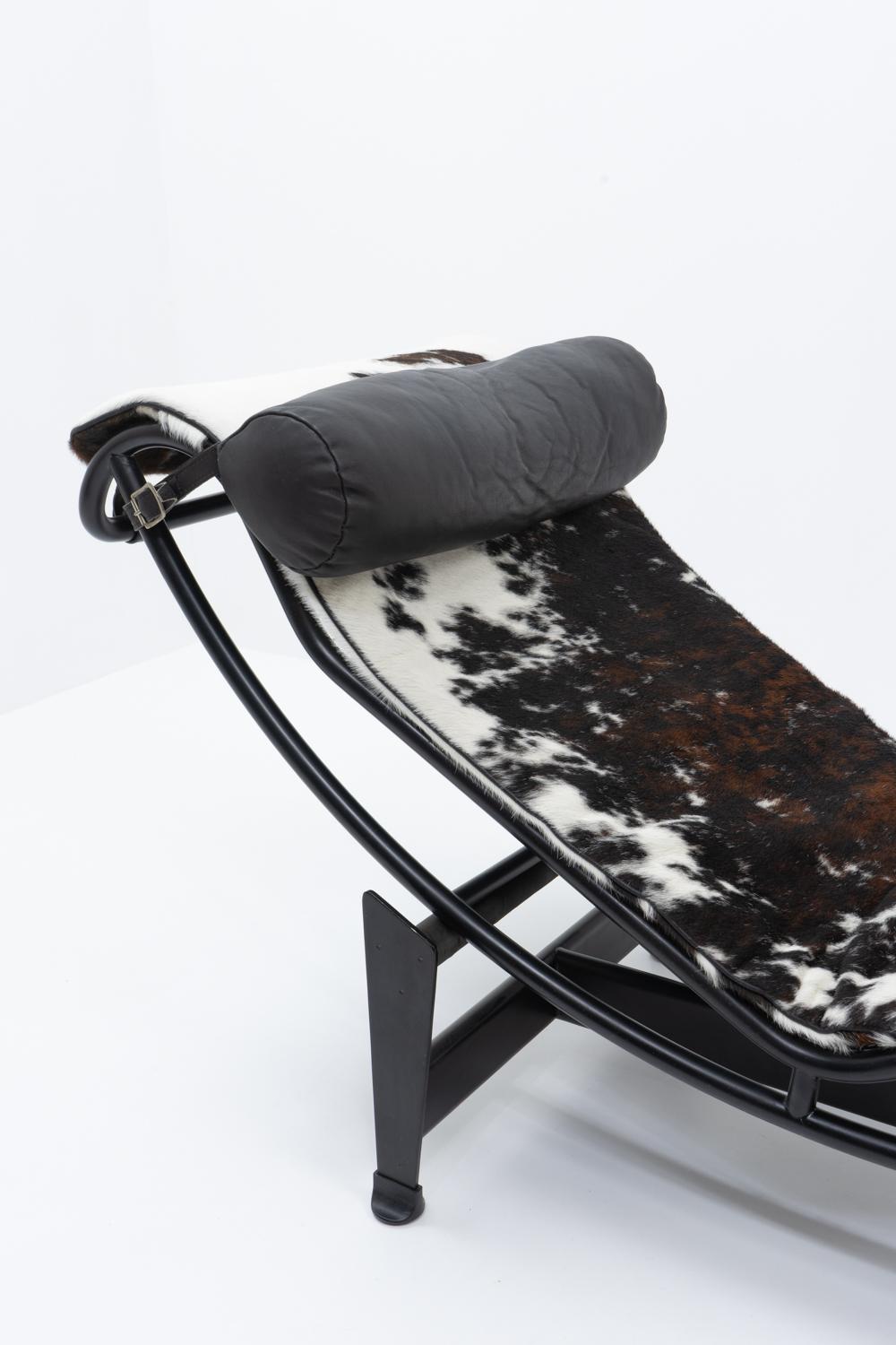 Metallo Modernista Le Corbusier by Cassina LC4, pelle 