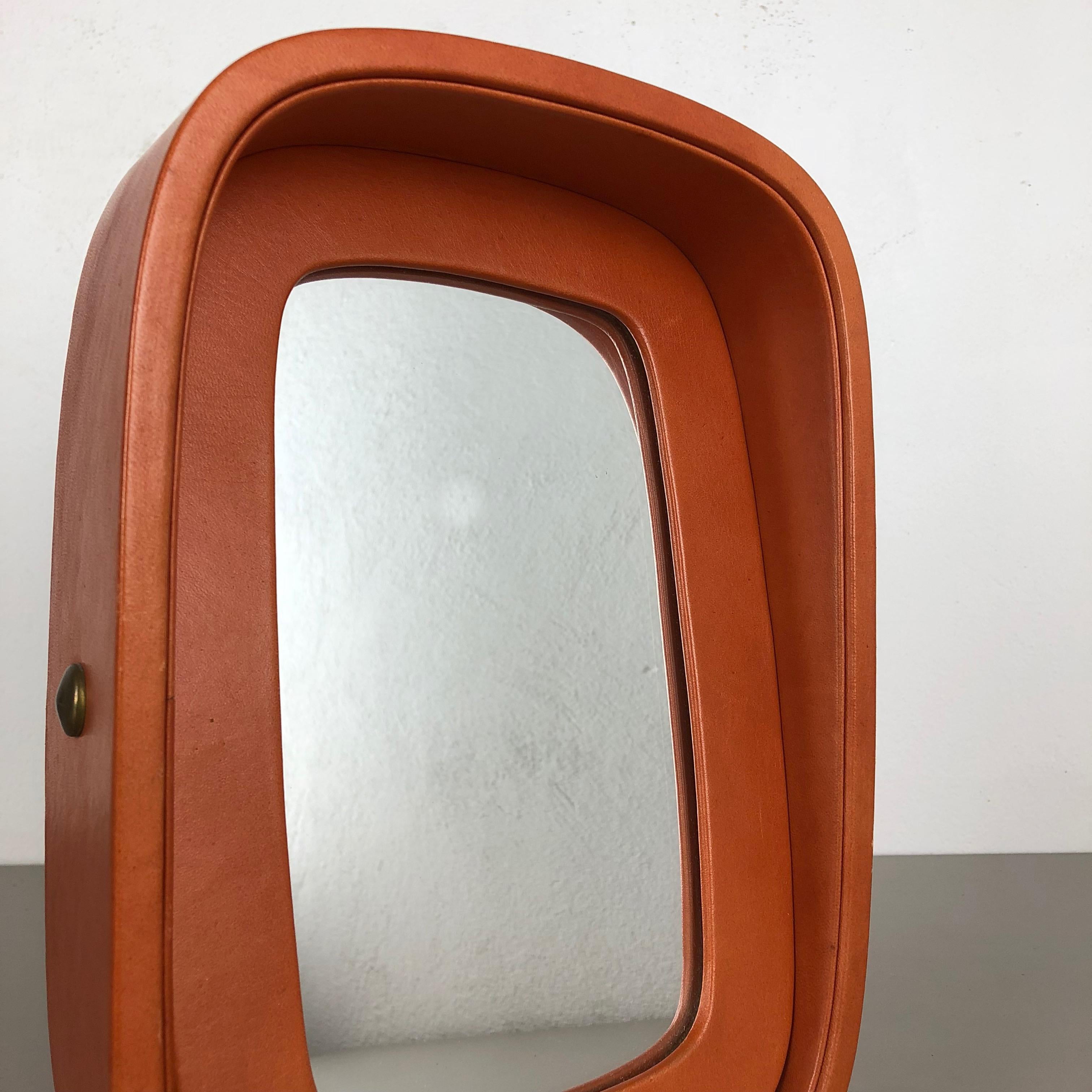 20th Century Modernist Leather Table Mirror Vereinigte Werkstätten Attrib., Germany, 1960s For Sale