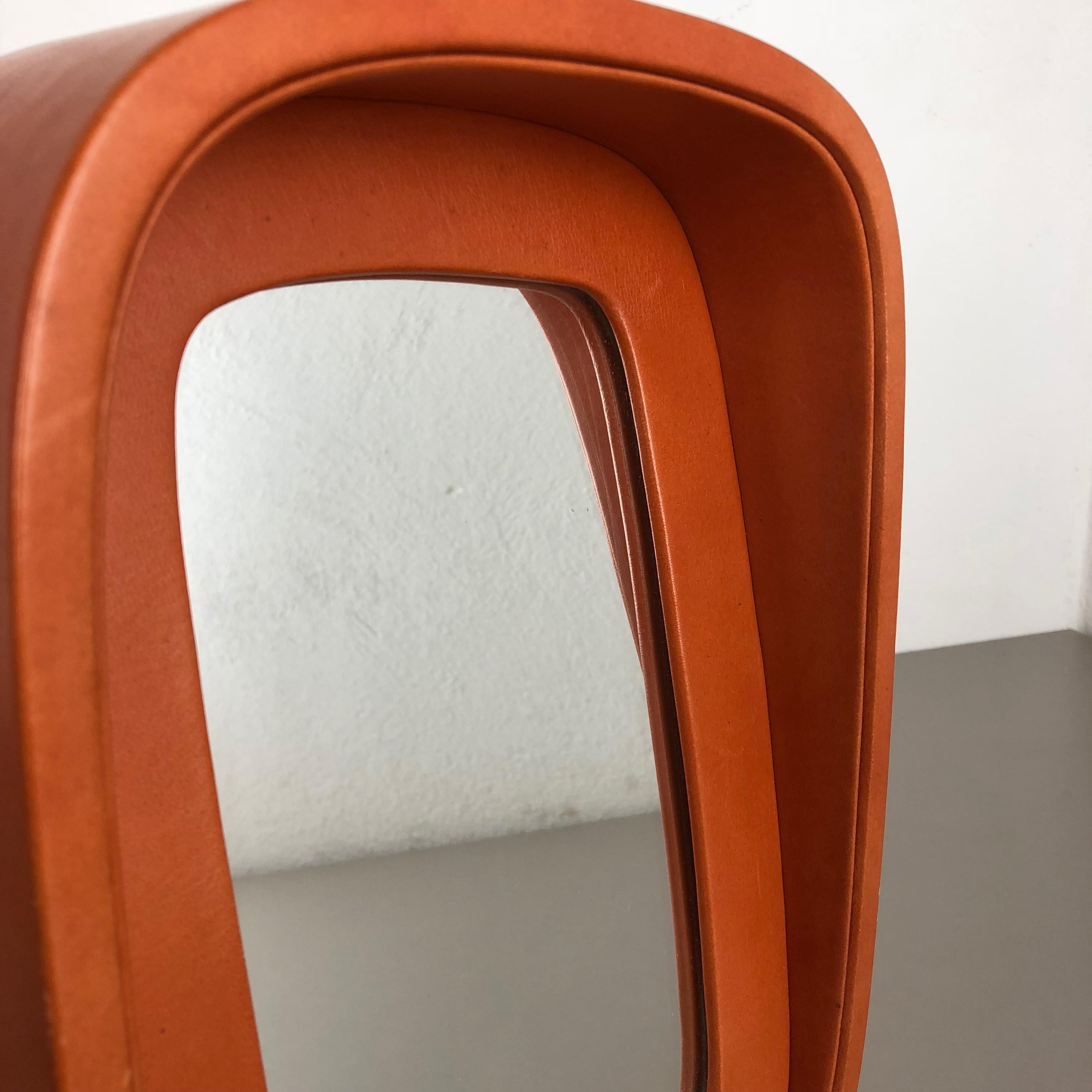 Modernist Leather Table Mirror Vereinigte Werkstätten Attrib., Germany, 1960s For Sale 1