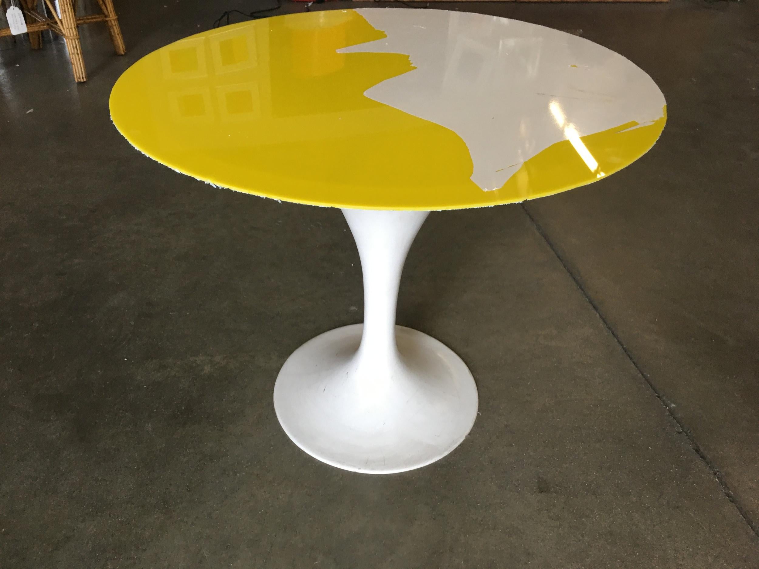 Modernist Light Up Tulip Style Coffee Table In Excellent Condition For Sale In Van Nuys, CA