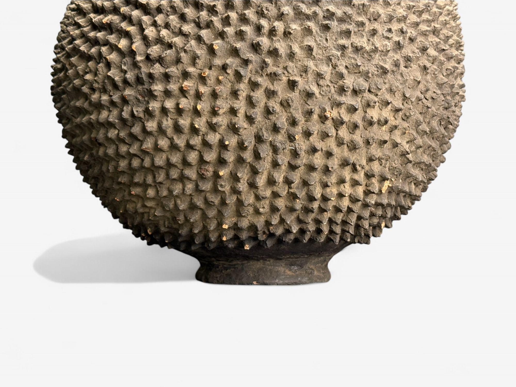 Modernistischer Terrakotta-Bodentopf von Lobi, Afrika, 20. Jahrhundert. im Angebot 3