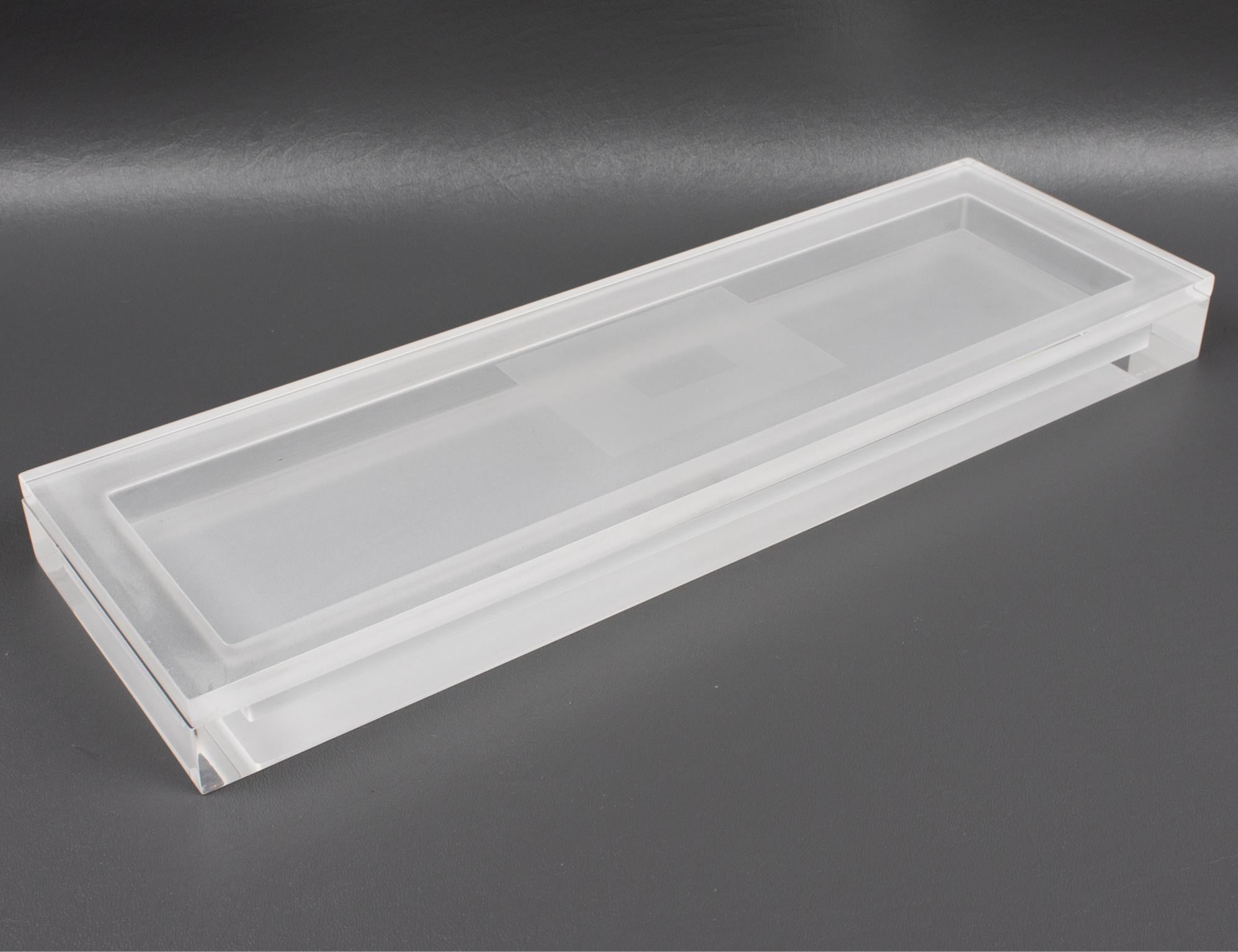 Modernist Long and Flat Lucite Box, 1980s For Sale 5