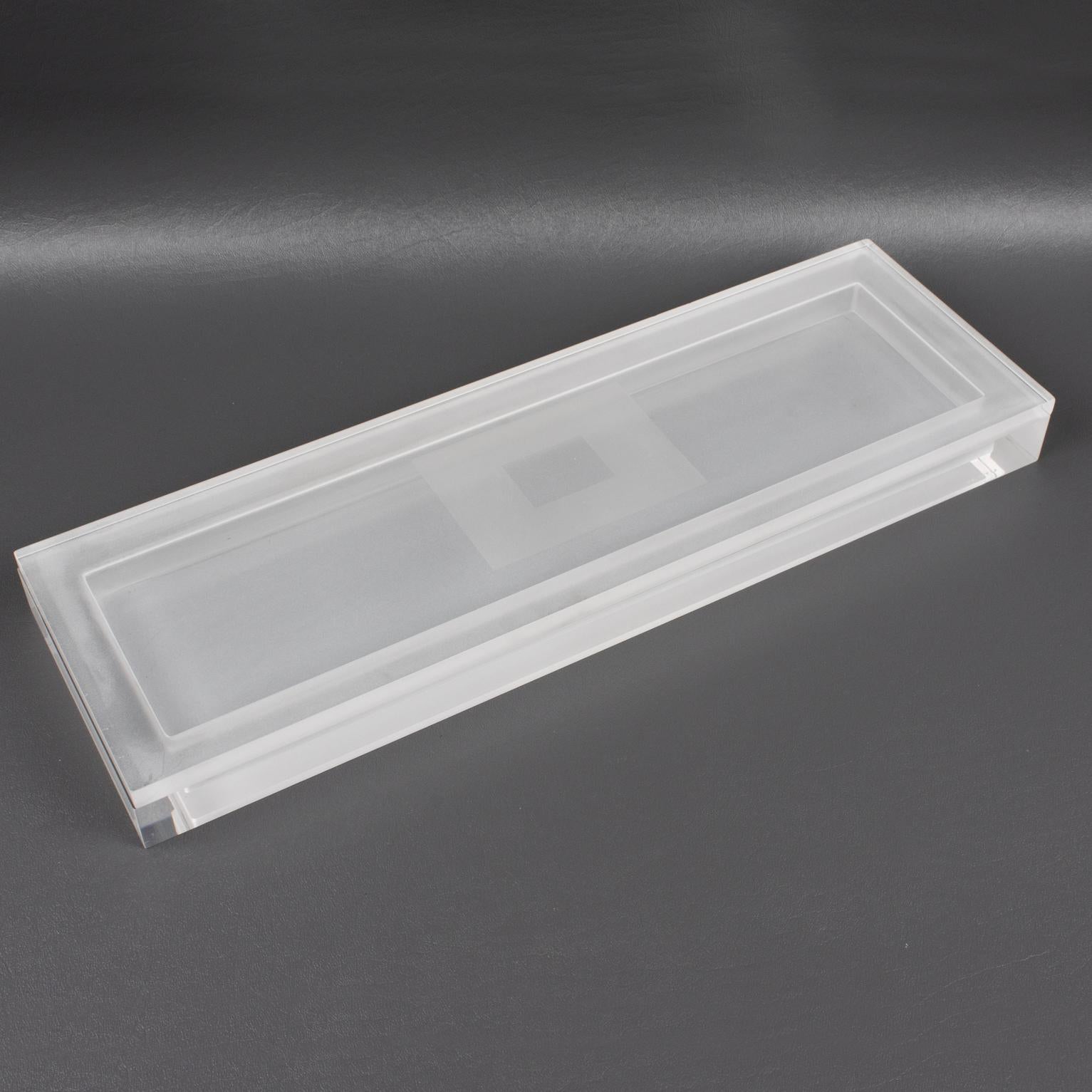 Caja modernista larga y plana de Lucite, hacia 1980 Moderno en venta