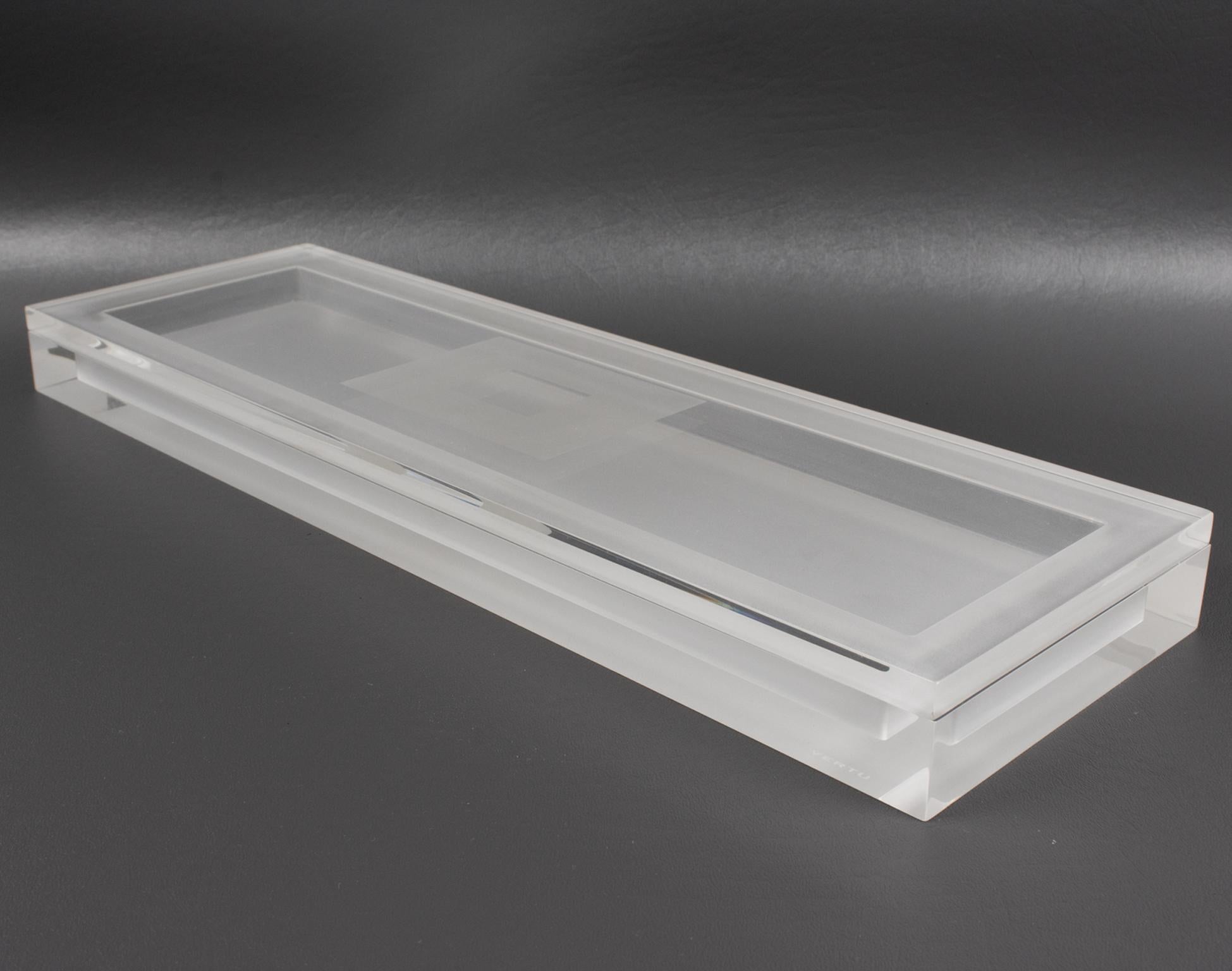 Caja modernista larga y plana de Lucite, hacia 1980 Italiano en venta