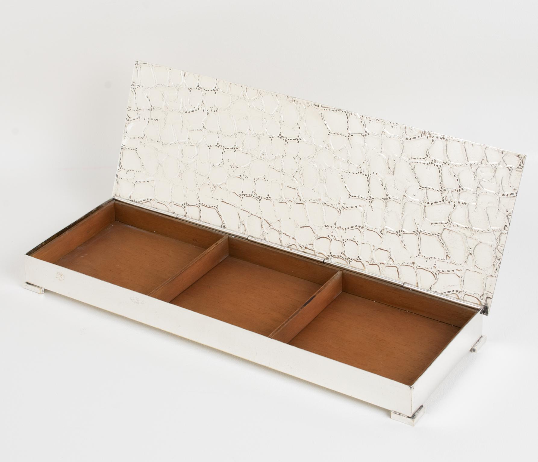Lange und flache versilberte Schachtel mit Krokodilmuster im modernistischen Stil, 1960er Jahre (Mitte des 20. Jahrhunderts) im Angebot