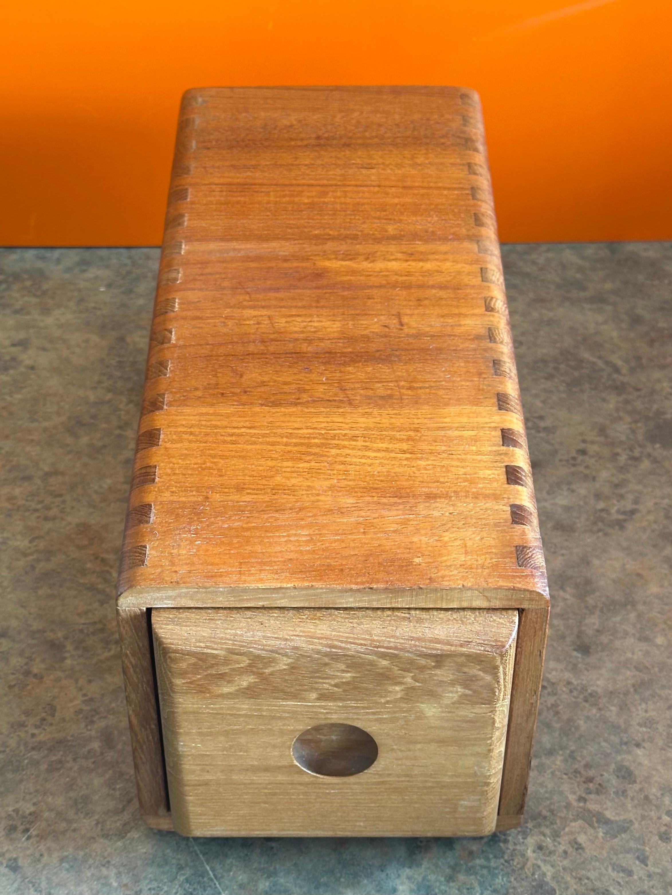 Modernist Long Solid Teak Storage Box In Good Condition For Sale In San Diego, CA