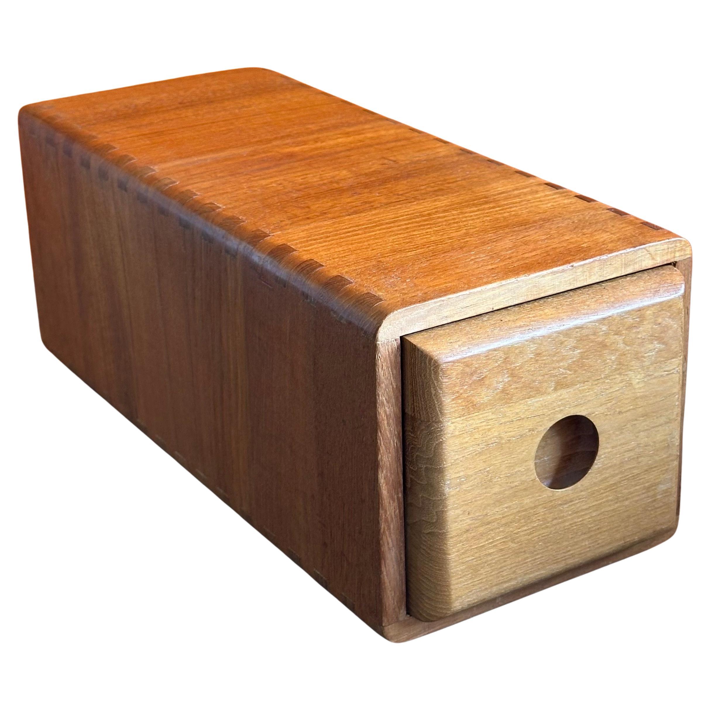 Caja de almacenaje larga modernista de teca maciza
