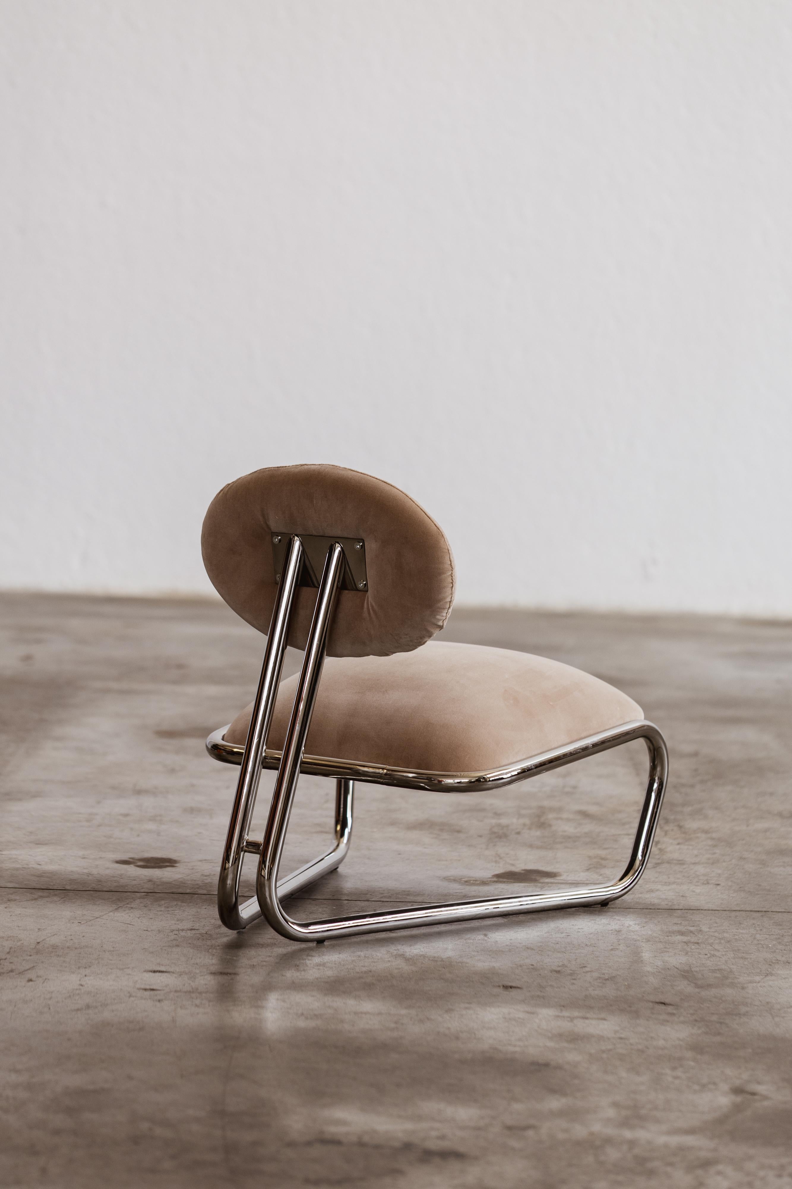 Silla de salón modernista de acero cromado tubular, terciopelo camel, 1970 Terciopelo en venta